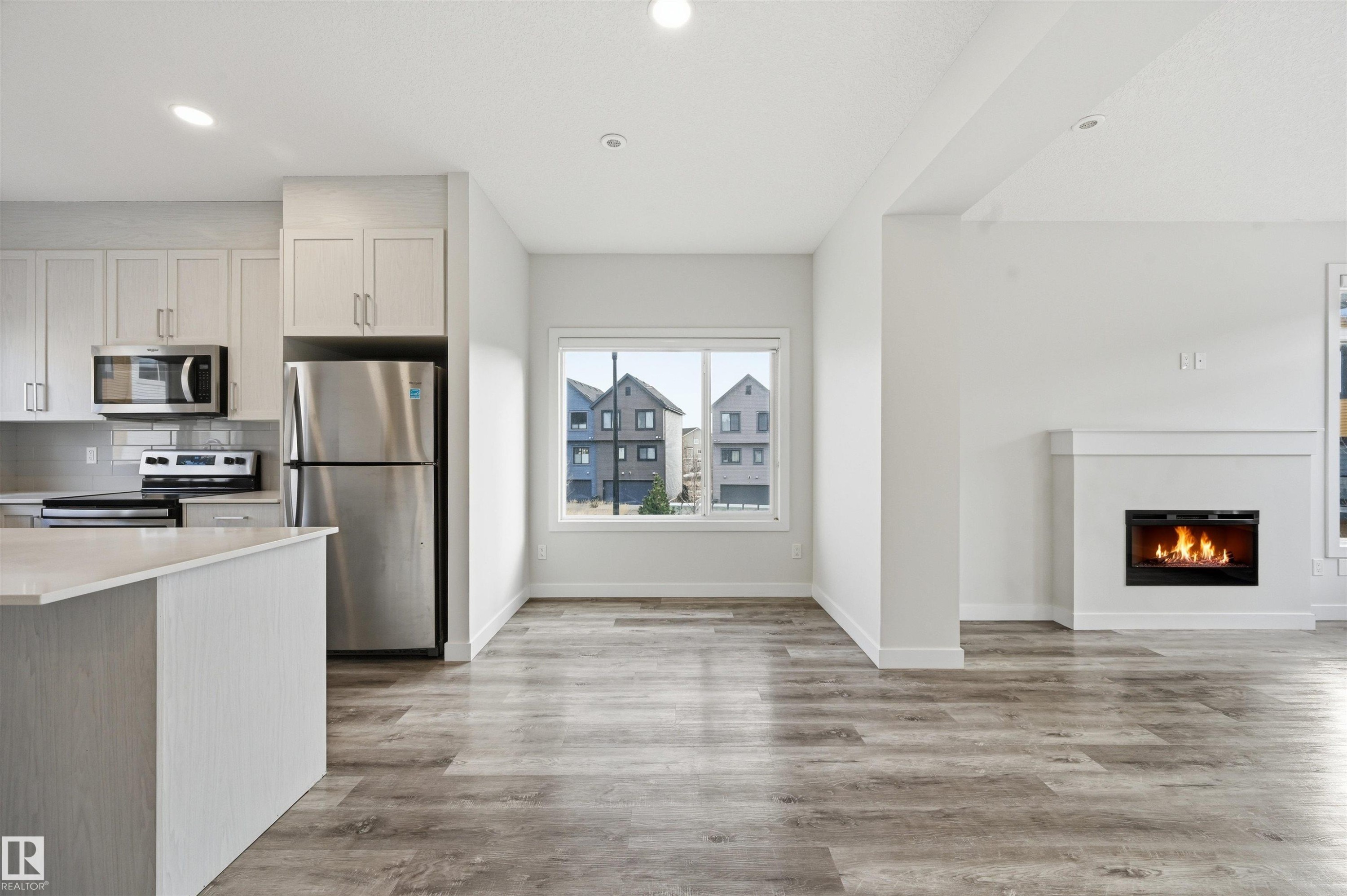 #77 1010 Rabbit Hill Rd Sw, Edmonton, AB - Indoor Photo Showing Kitchen With Stainless Steel Kitchen