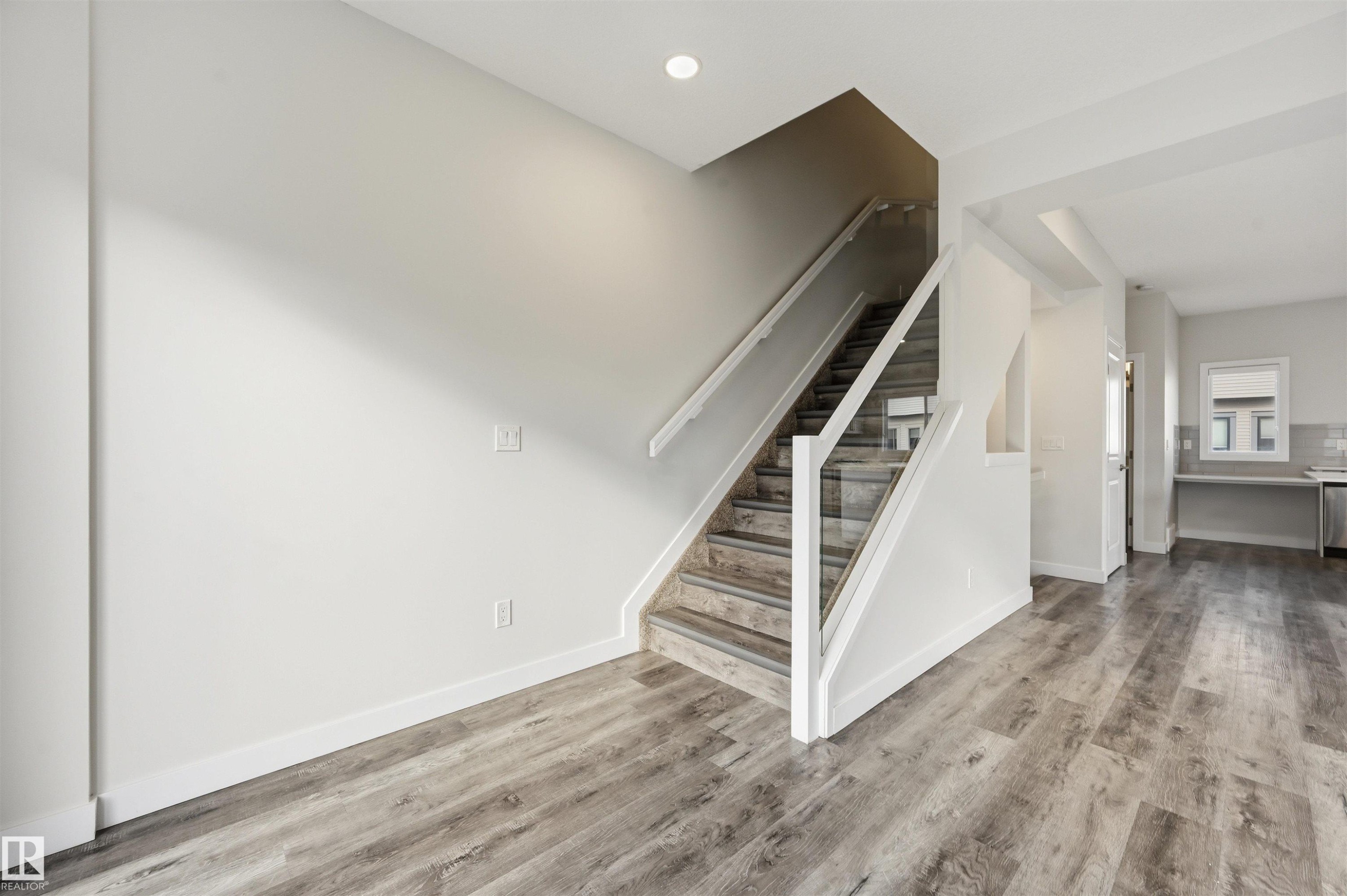 #77 1010 Rabbit Hill Rd Sw, Edmonton, AB - Indoor Photo Showing Other Room