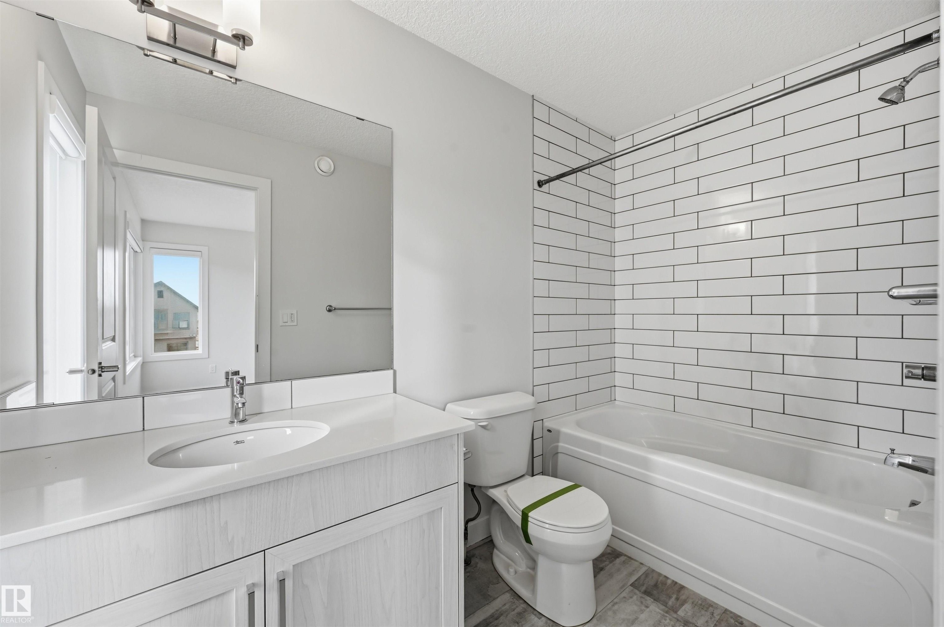 #77 1010 Rabbit Hill Rd Sw, Edmonton, AB - Indoor Photo Showing Bathroom