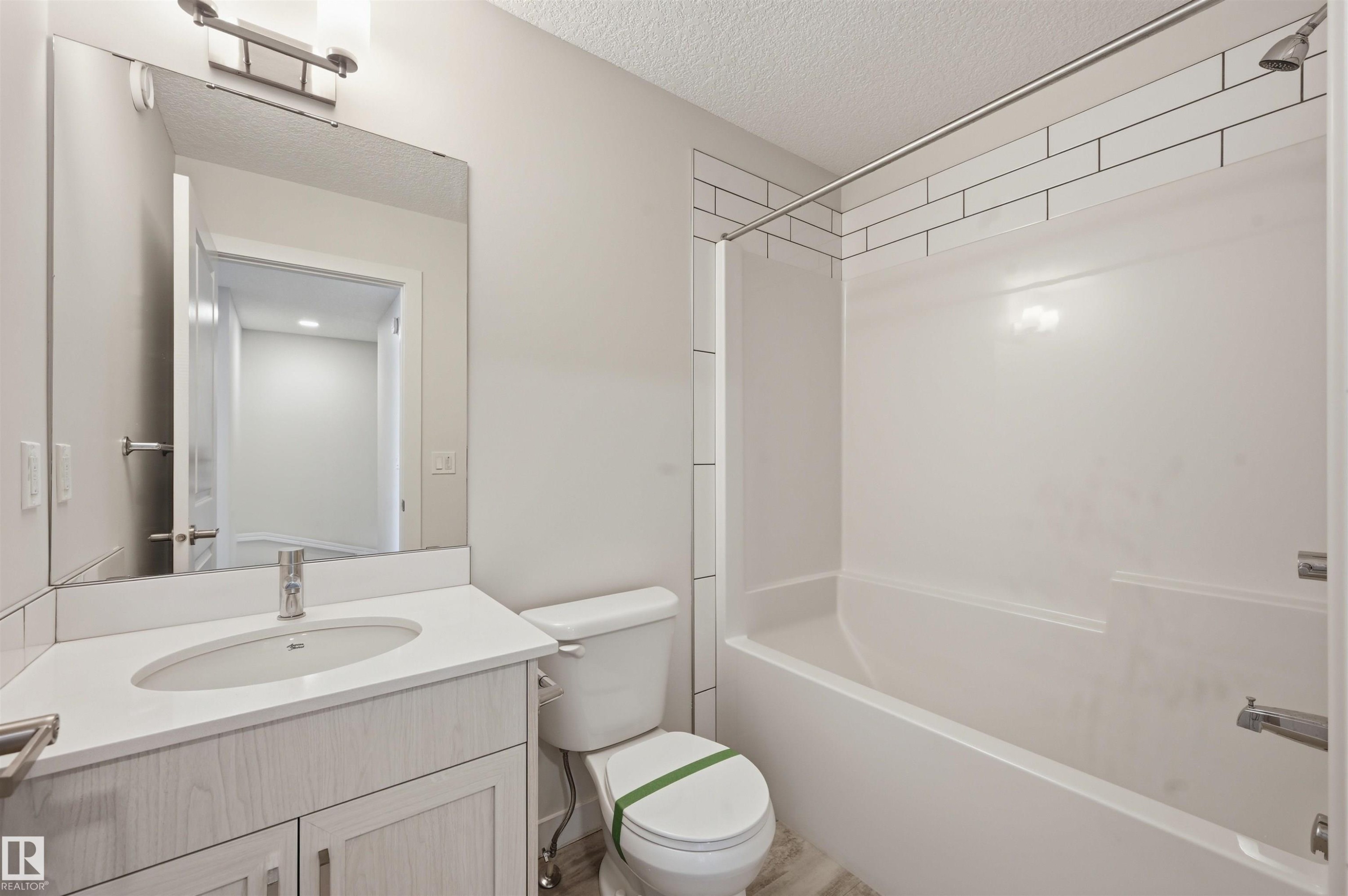 #77 1010 Rabbit Hill Rd Sw, Edmonton, AB - Indoor Photo Showing Bathroom