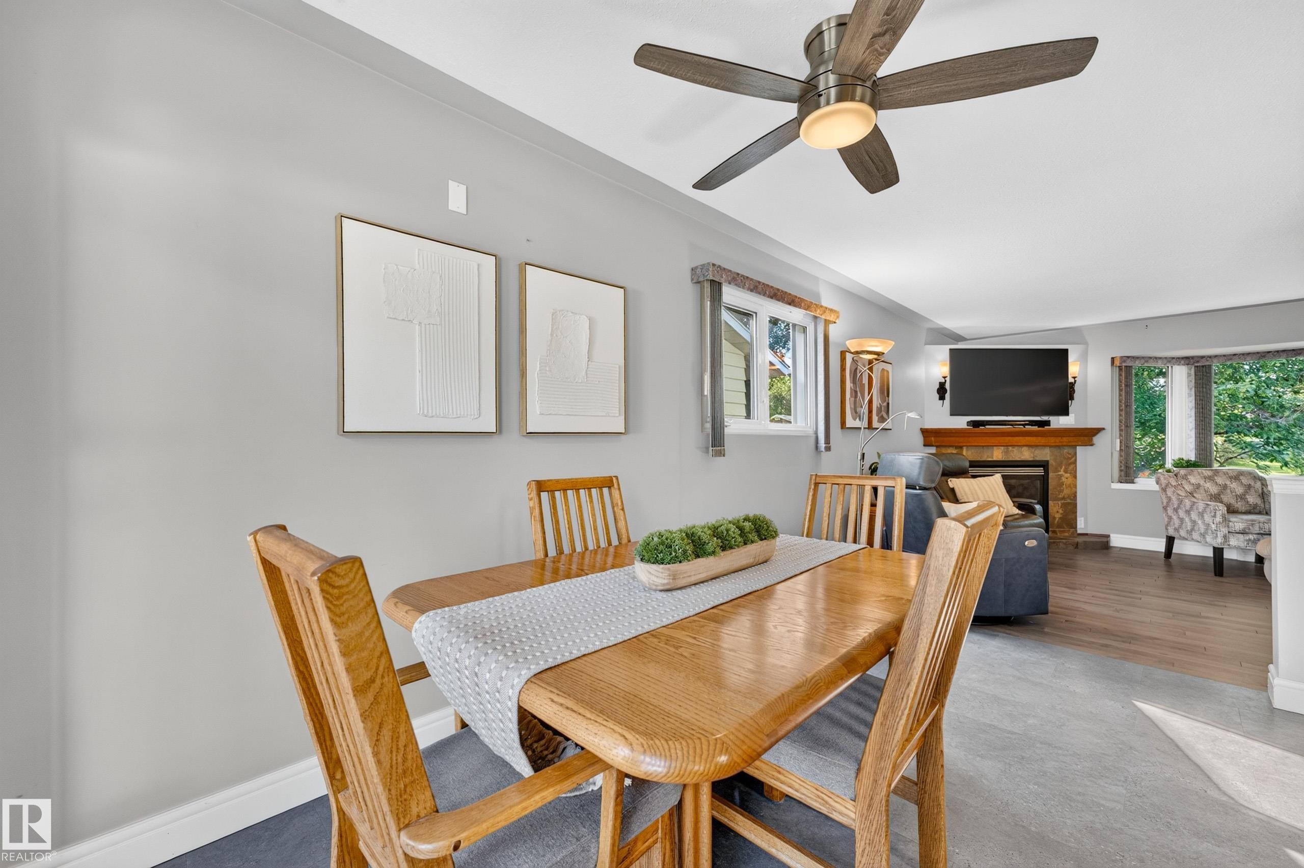 6716 101A Avenue Nw, Edmonton, AB - Indoor Photo Showing Dining Room