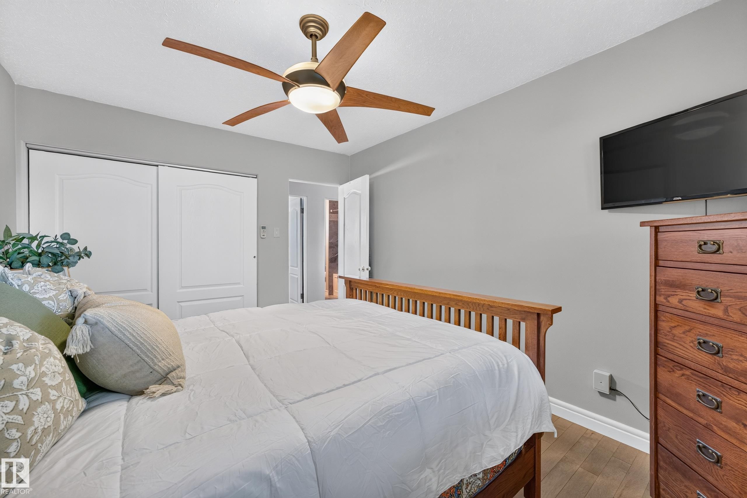6716 101A Avenue Nw, Edmonton, AB - Indoor Photo Showing Bedroom