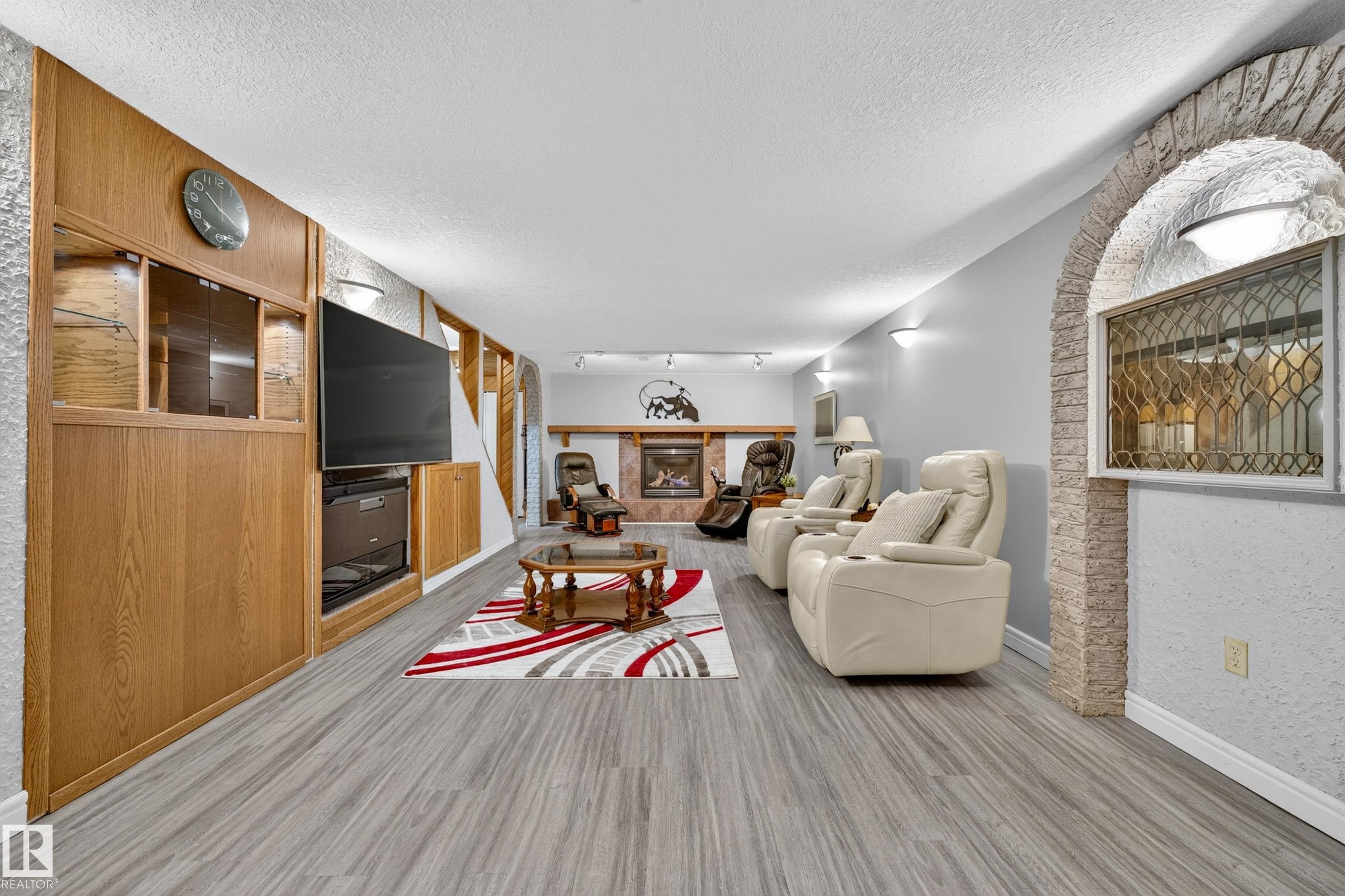 6716 101A Avenue Nw, Edmonton, AB - Indoor
