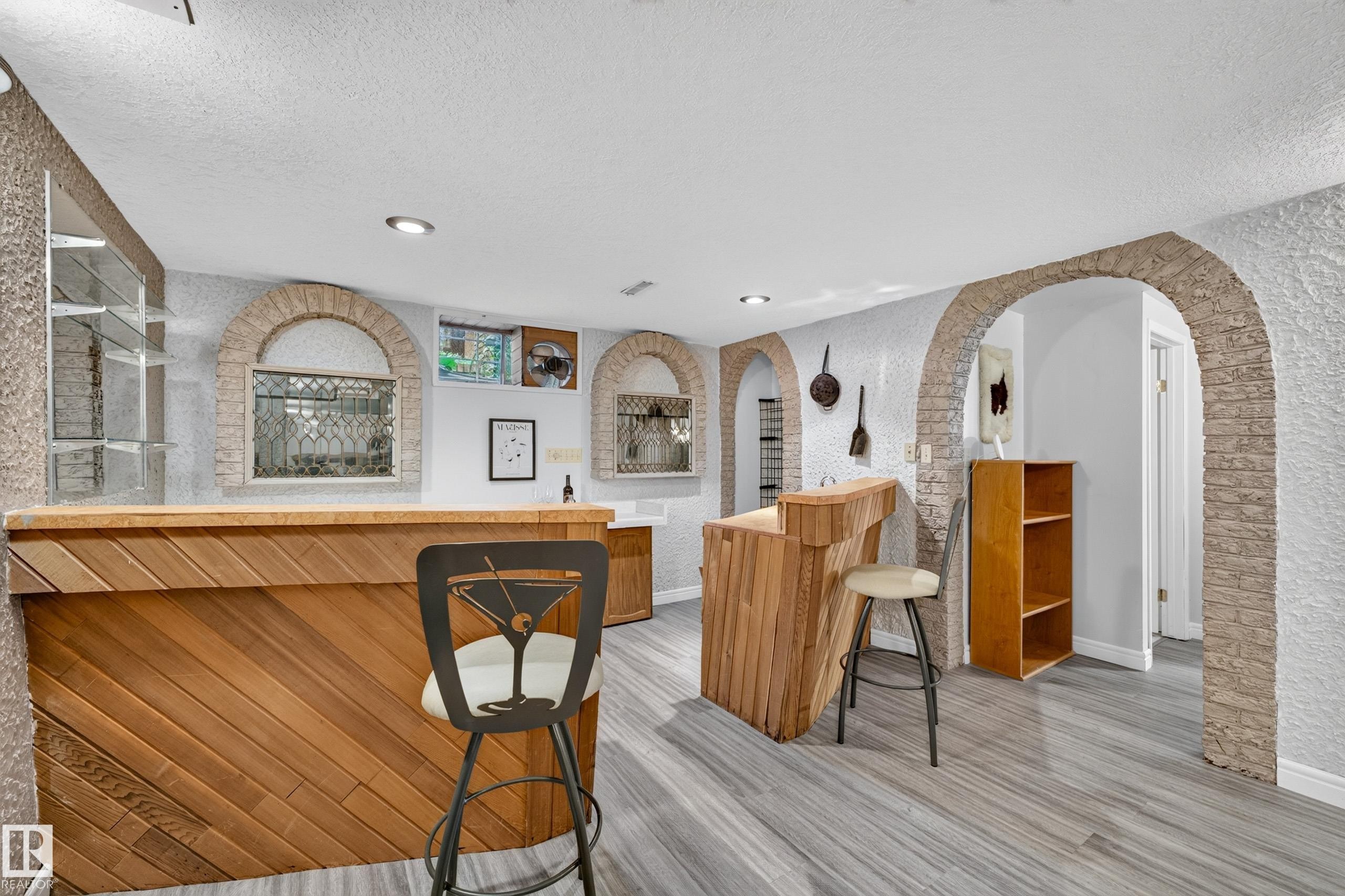 6716 101A Avenue Nw, Edmonton, AB - Indoor