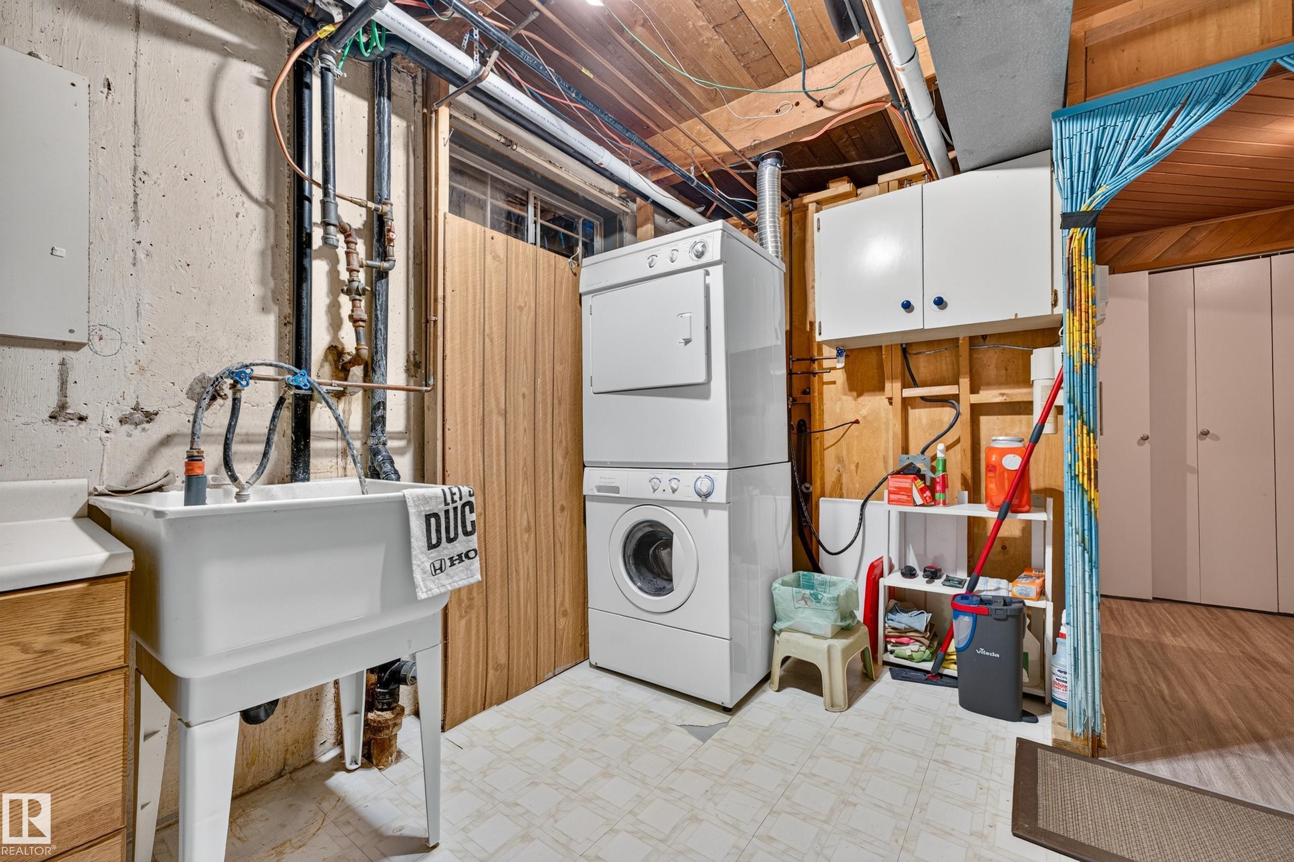 6716 101A Avenue Nw, Edmonton, AB - Indoor Photo Showing Laundry Room