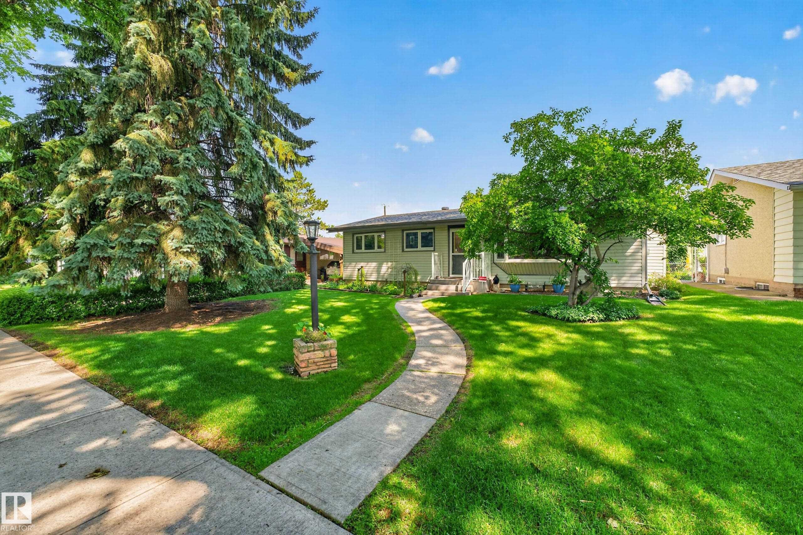 6716 101A Avenue Nw, Edmonton, AB - Outdoor