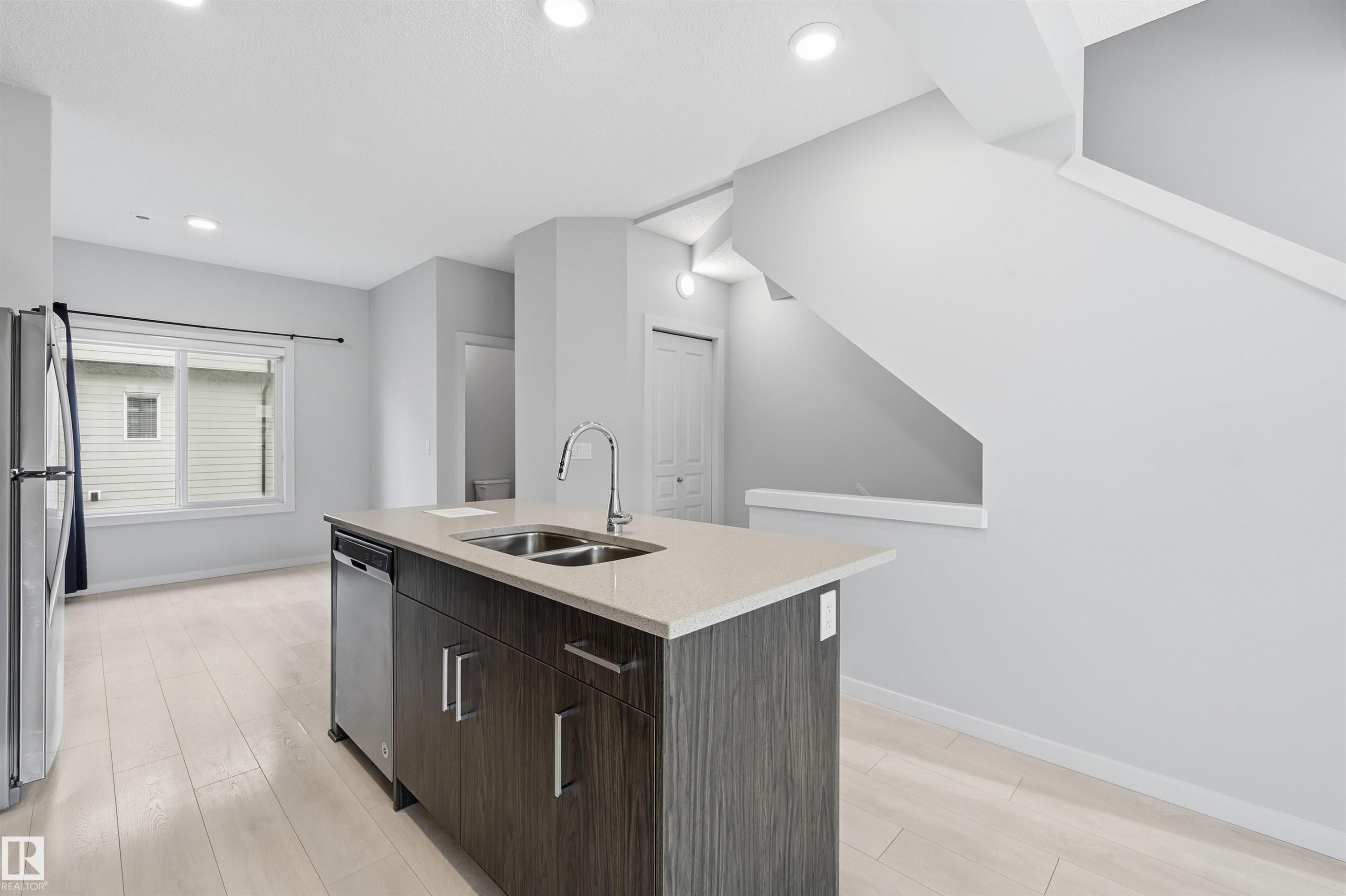 #16 804 Welsh Dr Sw, Edmonton, AB - Indoor Photo Showing Kitchen With Double Sink