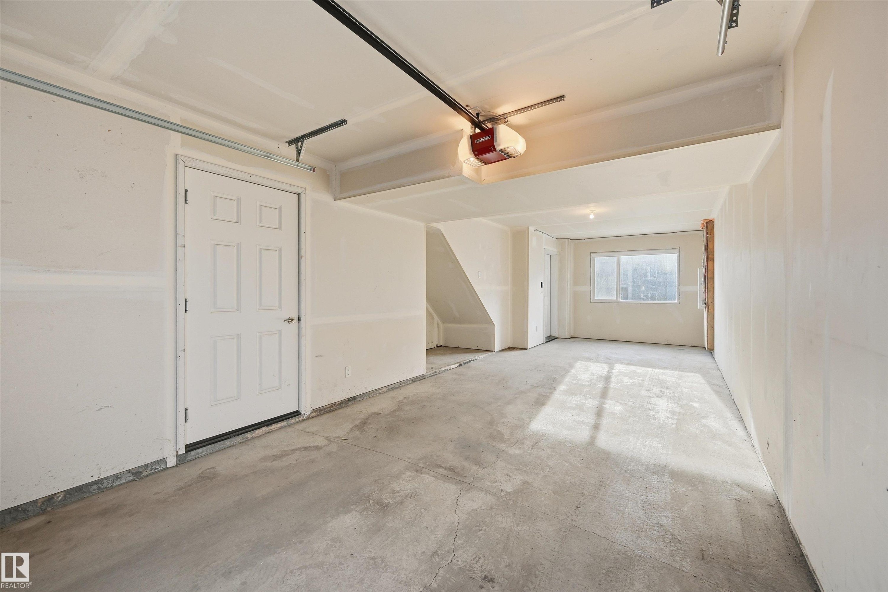 #16 804 Welsh Dr Sw, Edmonton, AB - Indoor
