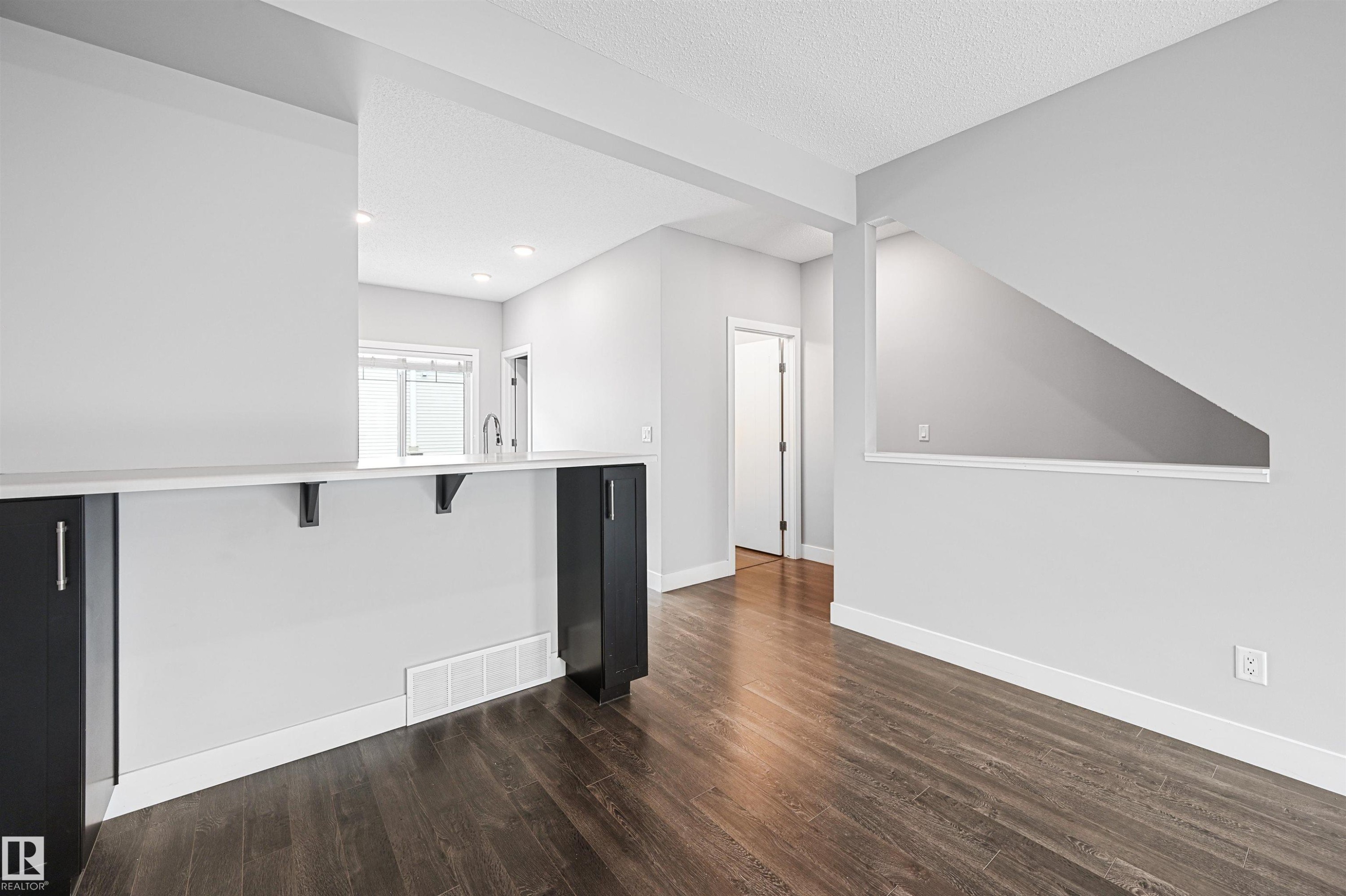 #102 804 Welsh Dr Sw, Edmonton, AB - Indoor Photo Showing Other Room