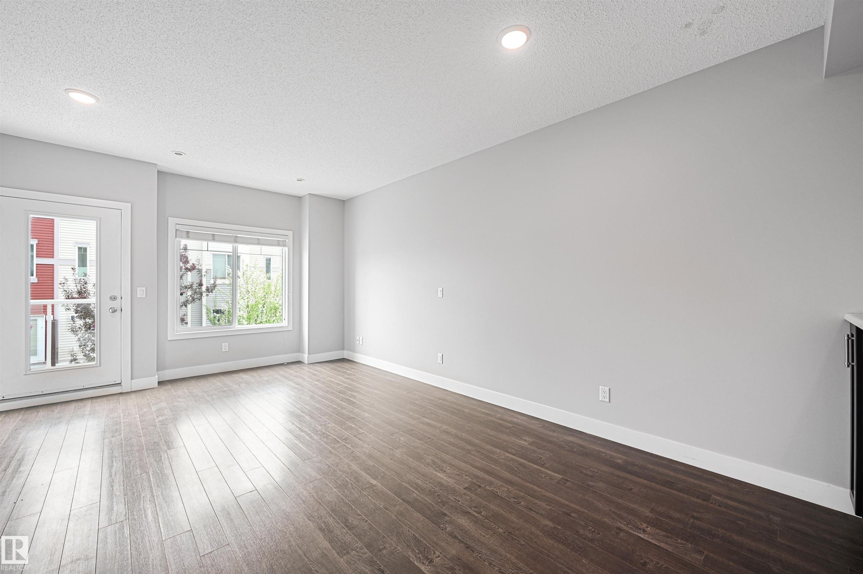 #102 804 Welsh Dr Sw, Edmonton, AB - Indoor Photo Showing Other Room