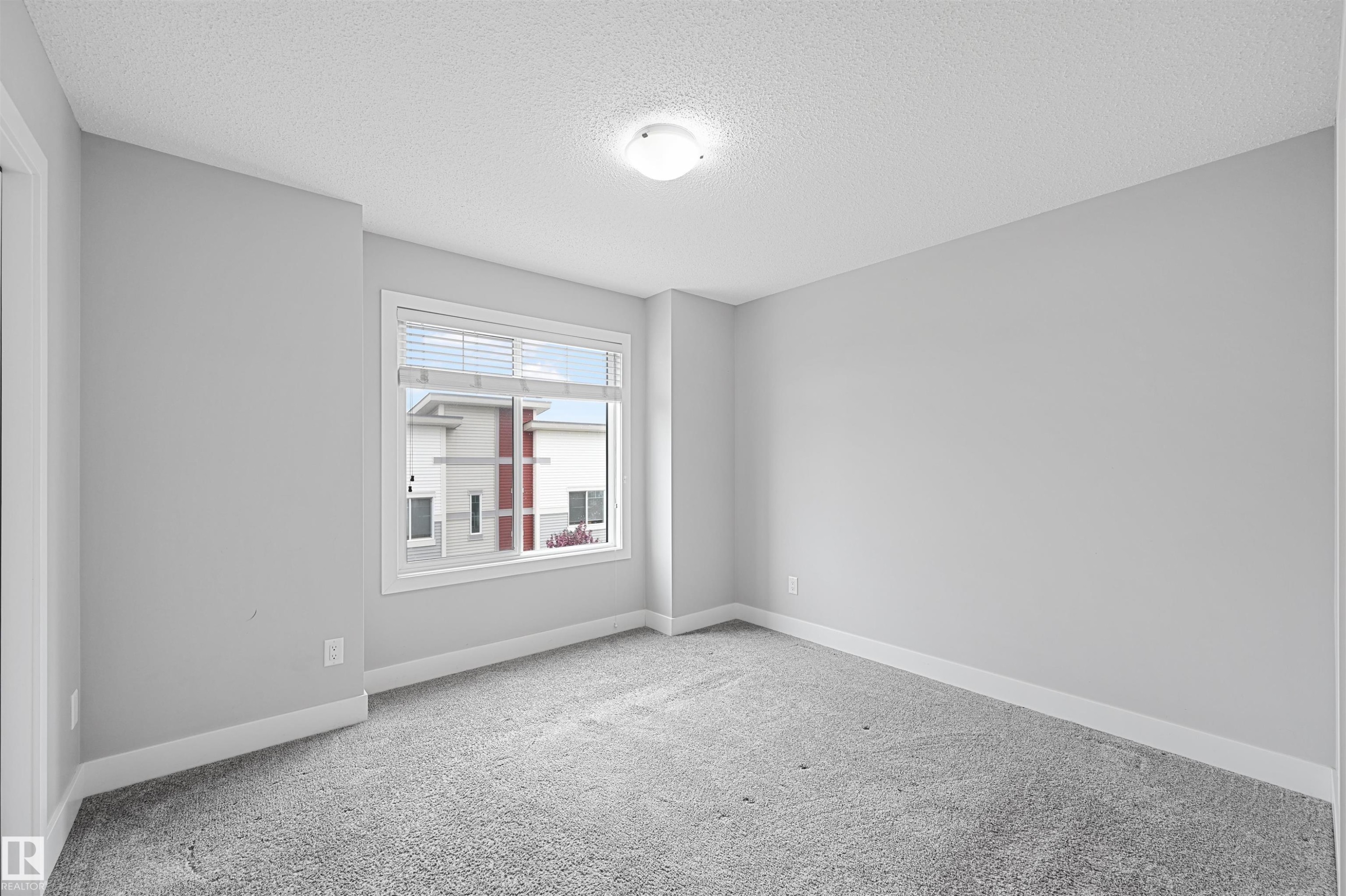 #102 804 Welsh Dr Sw, Edmonton, AB - Indoor Photo Showing Other Room