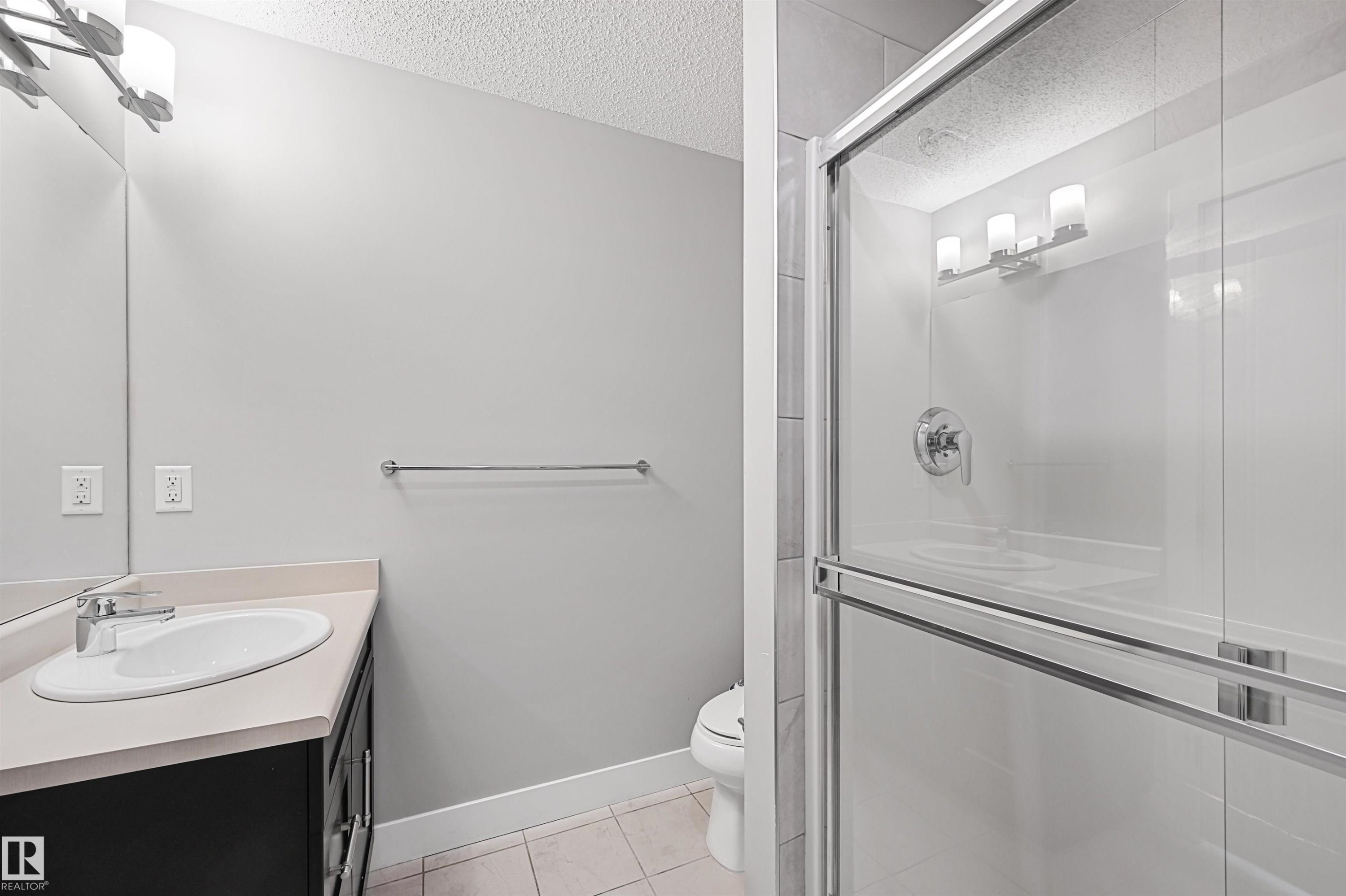 #102 804 Welsh Dr Sw, Edmonton, AB - Indoor Photo Showing Bathroom
