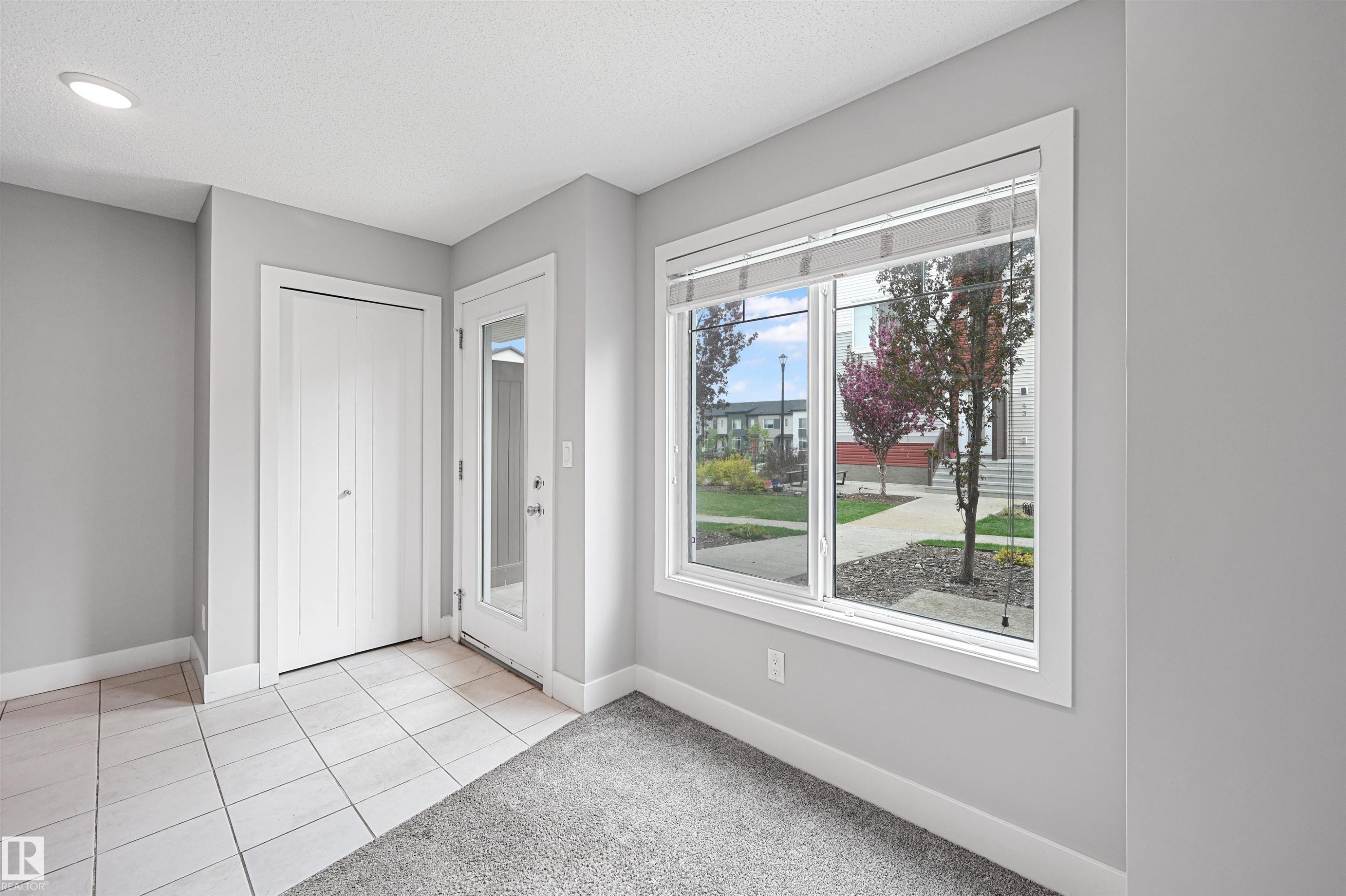 #102 804 Welsh Dr Sw, Edmonton, AB - Indoor Photo Showing Other Room