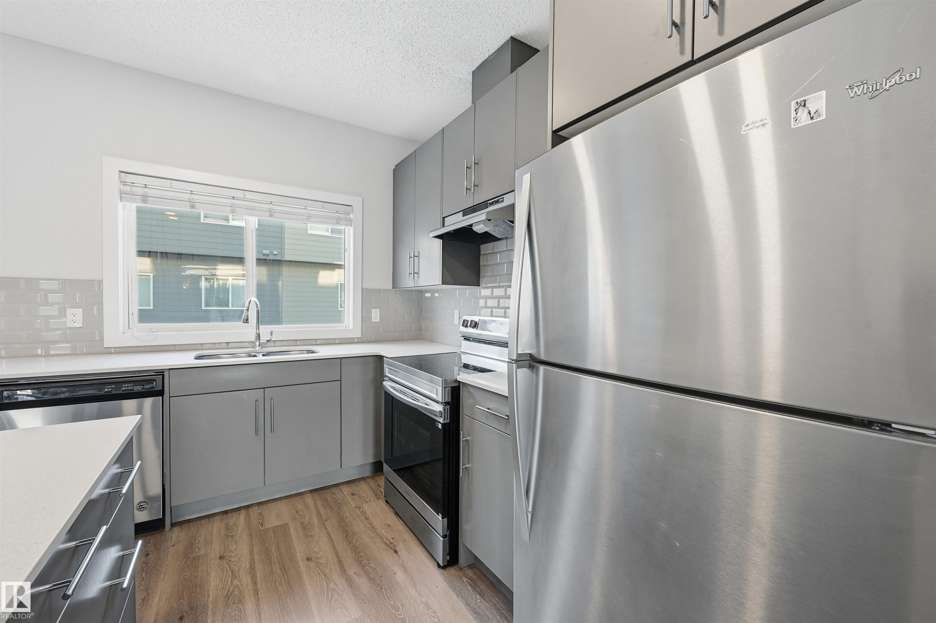 #54 804 Welsh Dr Sw, Edmonton, AB - Indoor Photo Showing Kitchen With Stainless Steel Kitchen With Double Sink