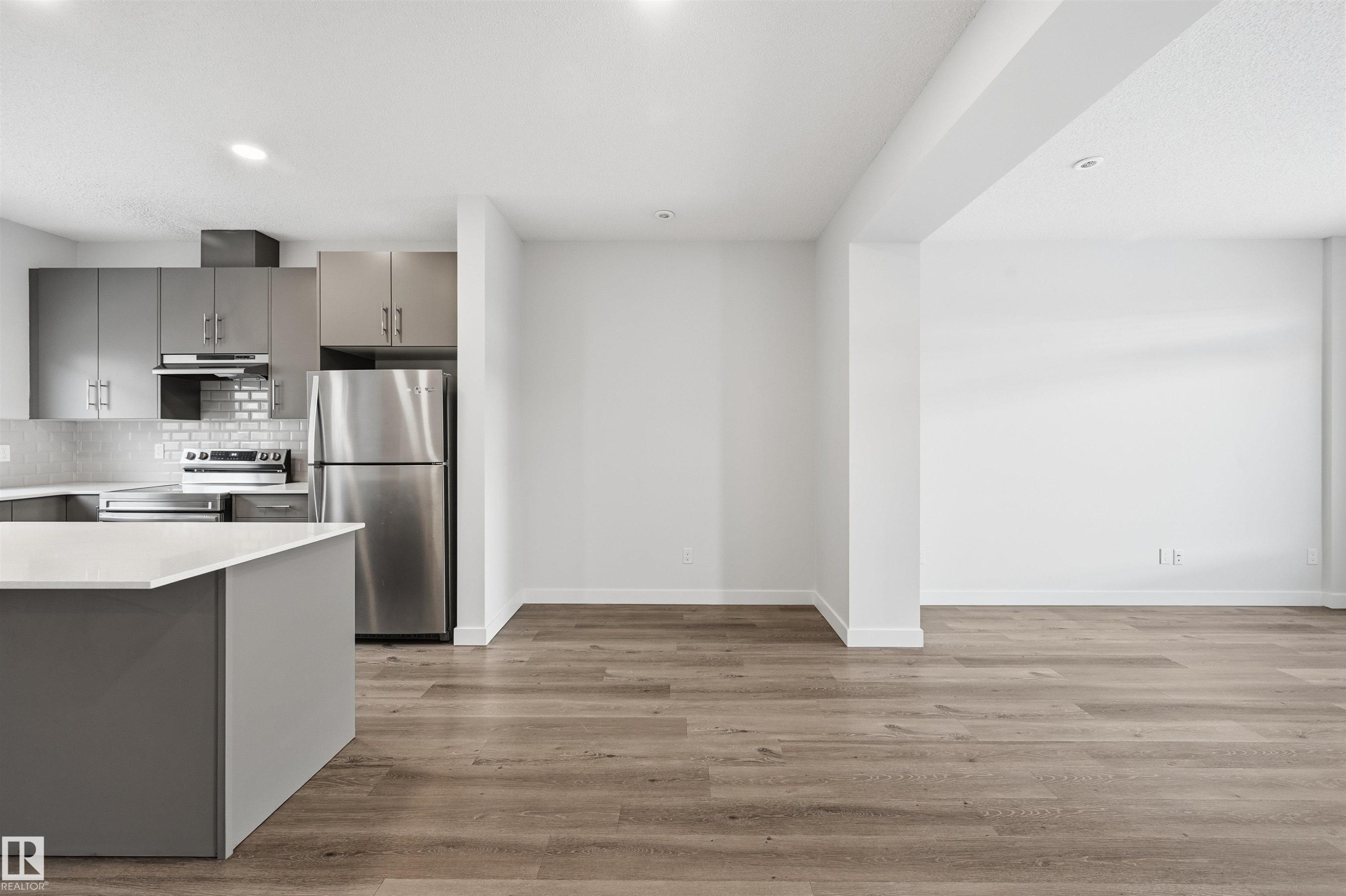 #54 804 Welsh Dr Sw, Edmonton, AB - Indoor Photo Showing Kitchen With Stainless Steel Kitchen