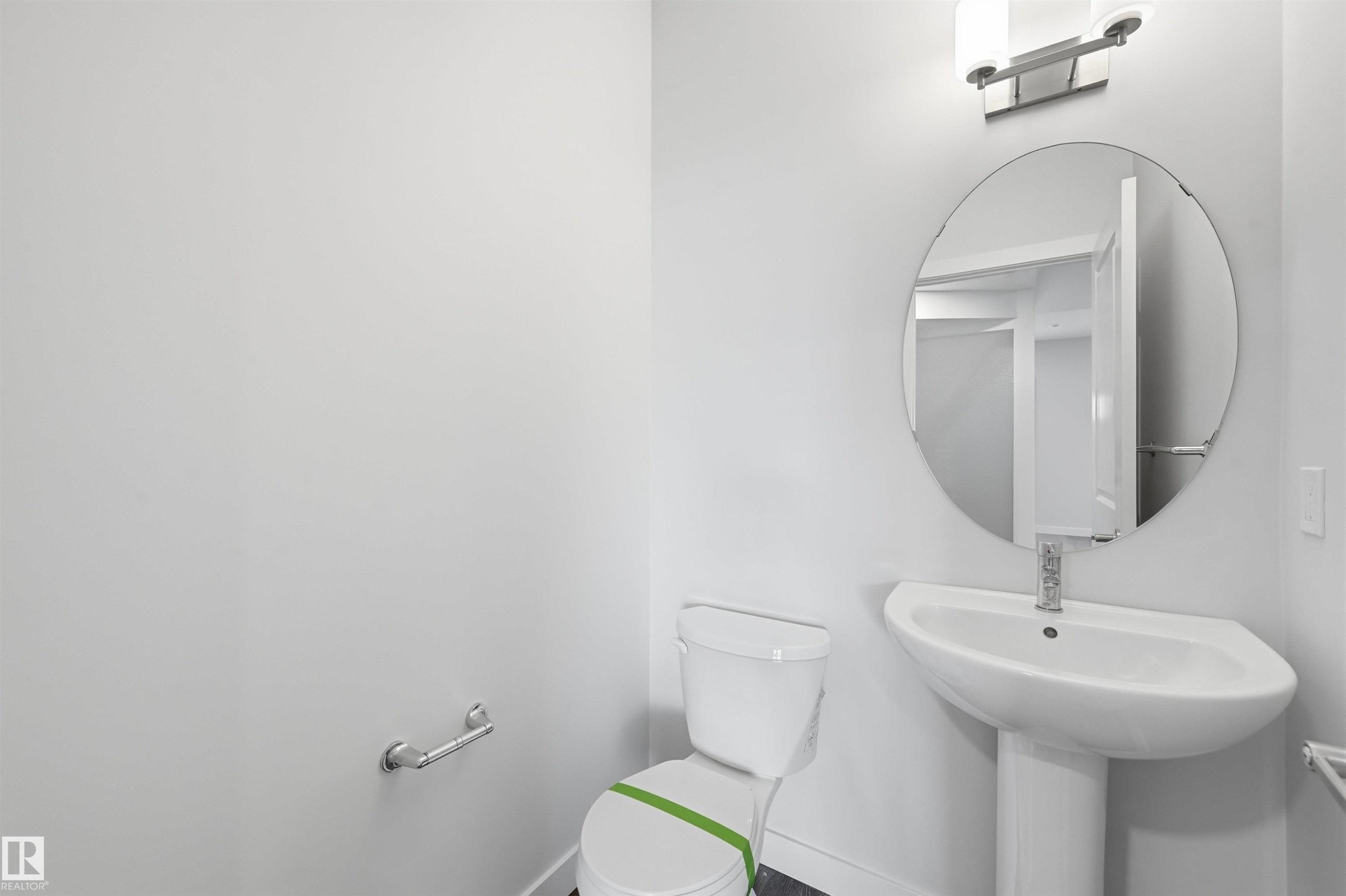 #54 804 Welsh Dr Sw, Edmonton, AB - Indoor Photo Showing Bathroom
