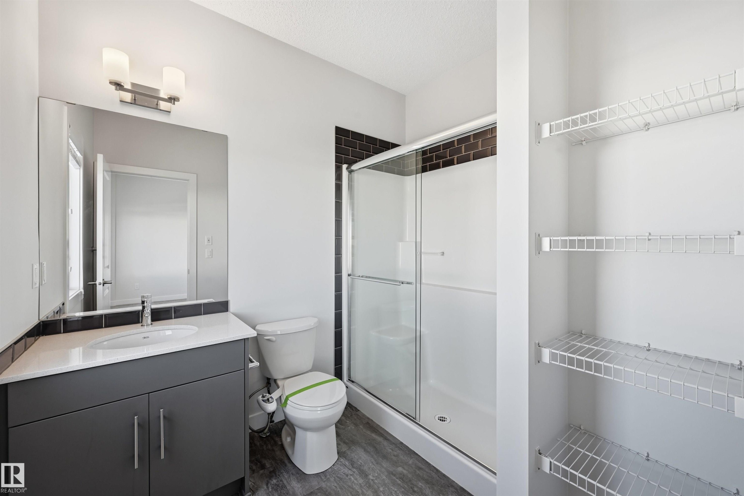 #54 804 Welsh Dr Sw, Edmonton, AB - Indoor Photo Showing Bathroom