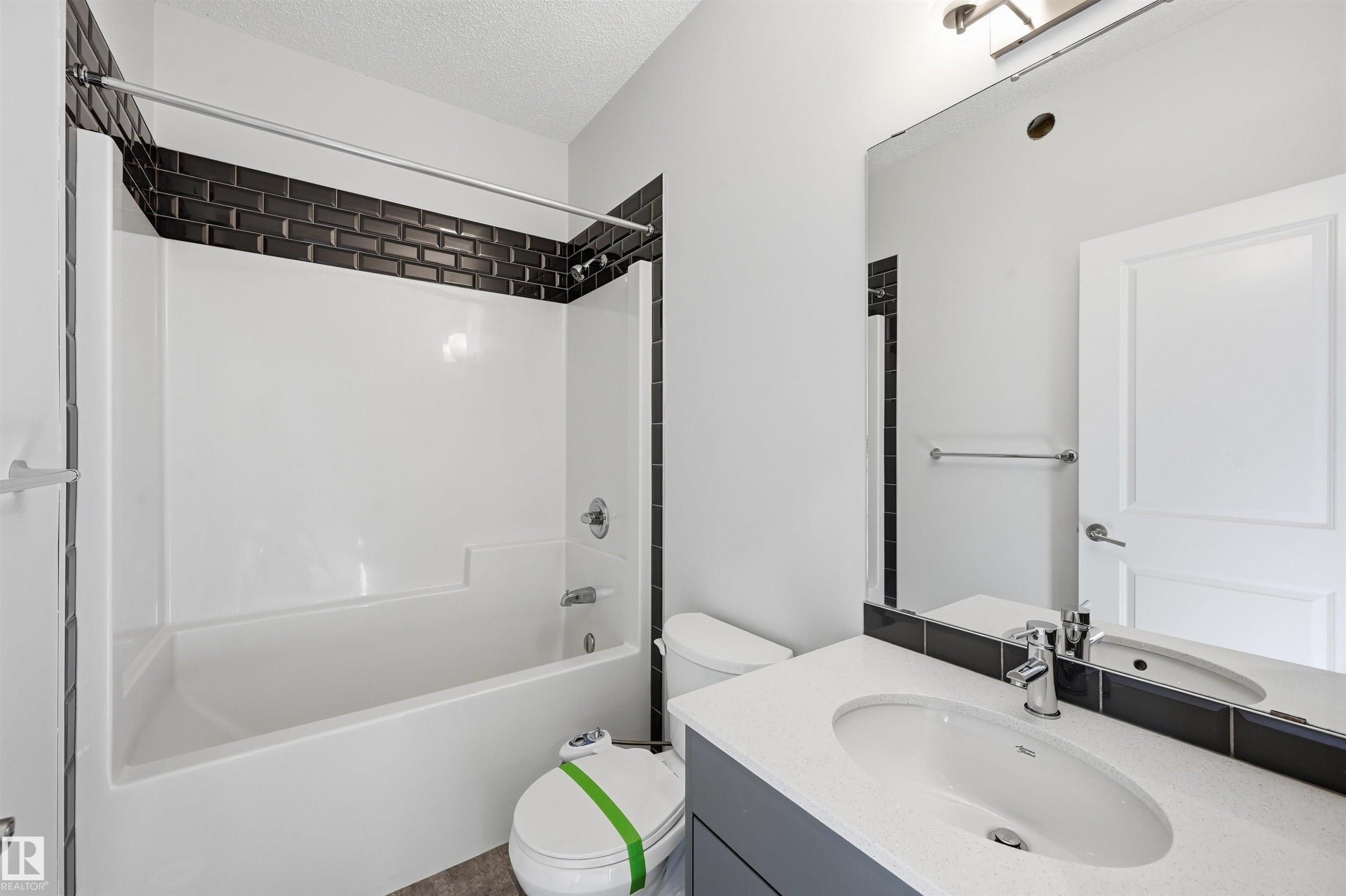 #54 804 Welsh Dr Sw, Edmonton, AB - Indoor Photo Showing Bathroom