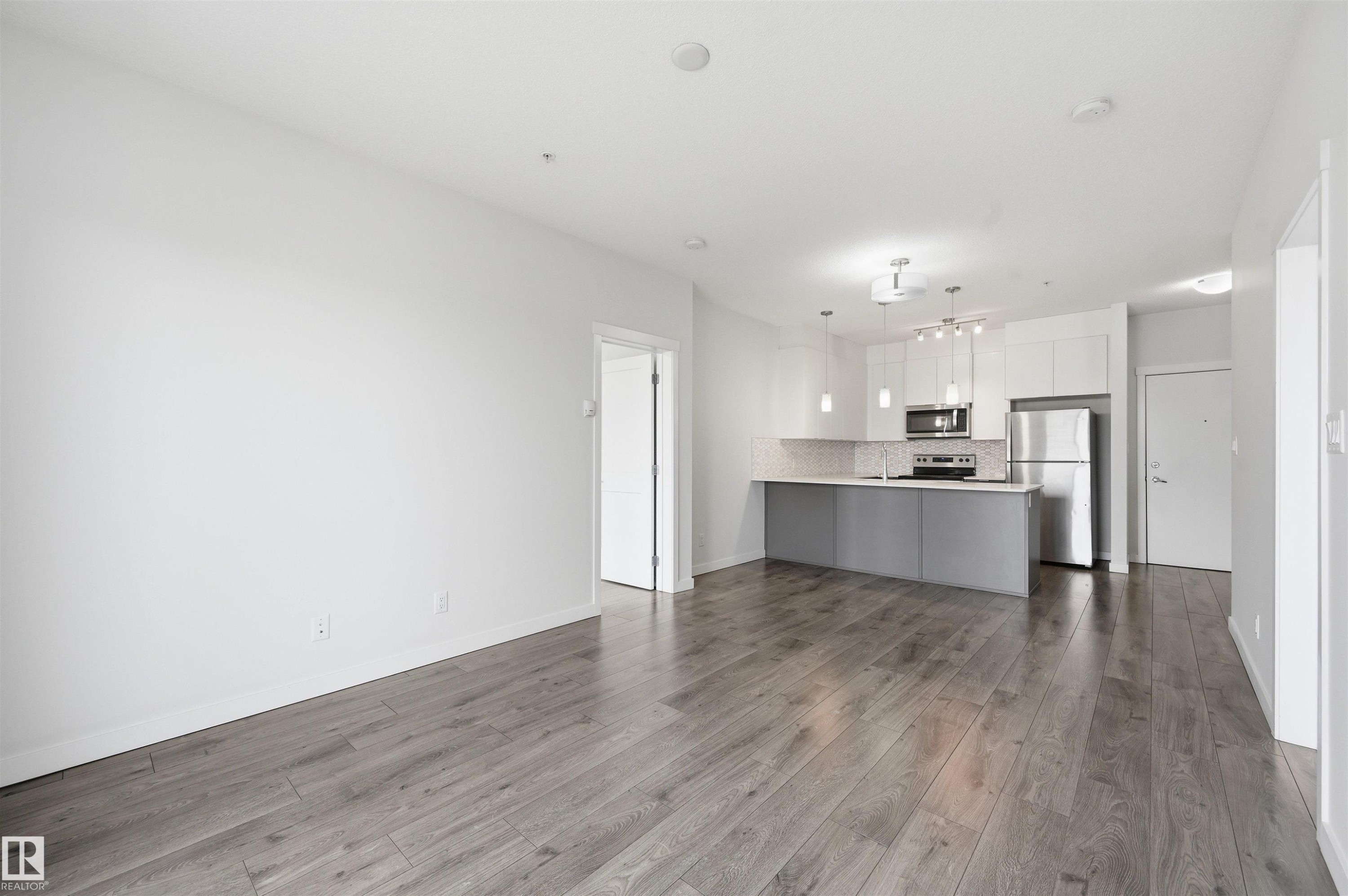 #317 812 Welsh Dr Sw, Edmonton, AB - Indoor Photo Showing Kitchen