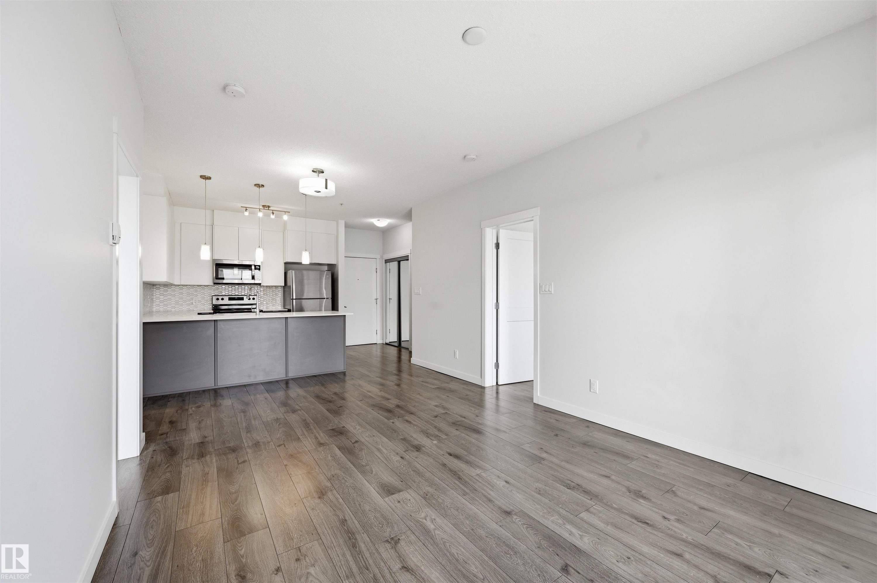 #317 812 Welsh Dr Sw, Edmonton, AB - Indoor Photo Showing Kitchen