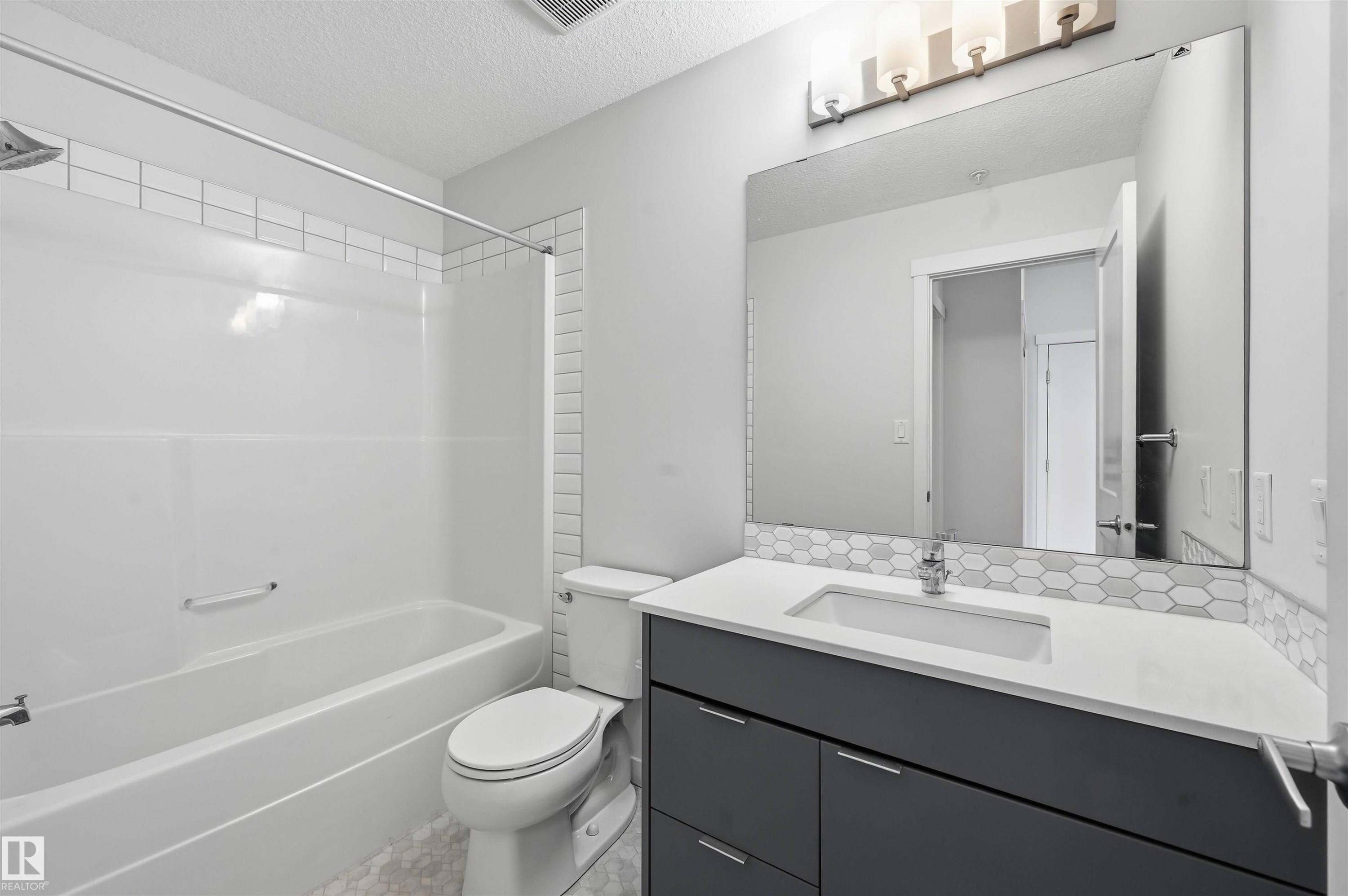 #317 812 Welsh Dr Sw, Edmonton, AB - Indoor Photo Showing Bathroom