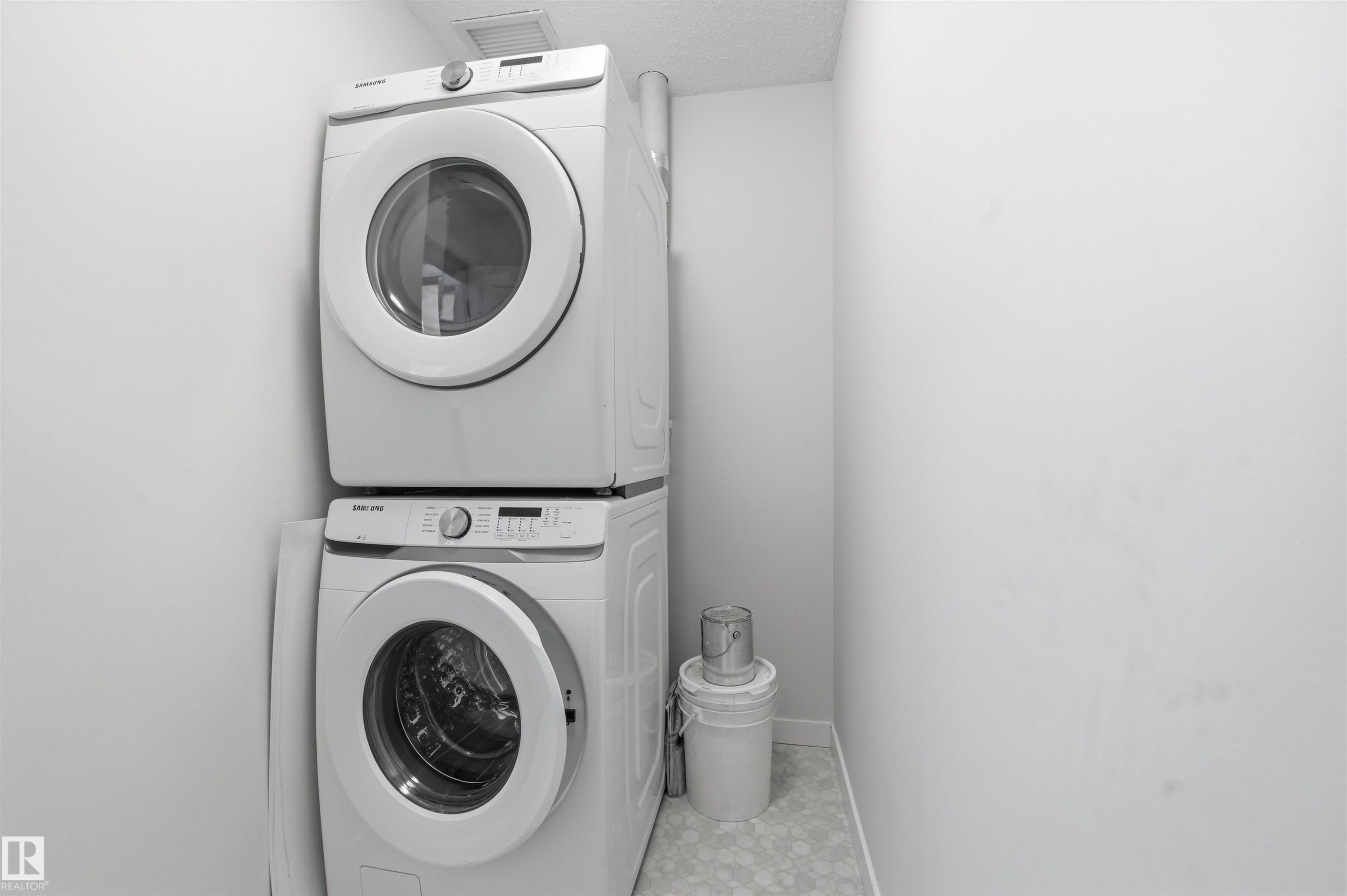 #317 812 Welsh Dr Sw, Edmonton, AB - Indoor Photo Showing Laundry Room