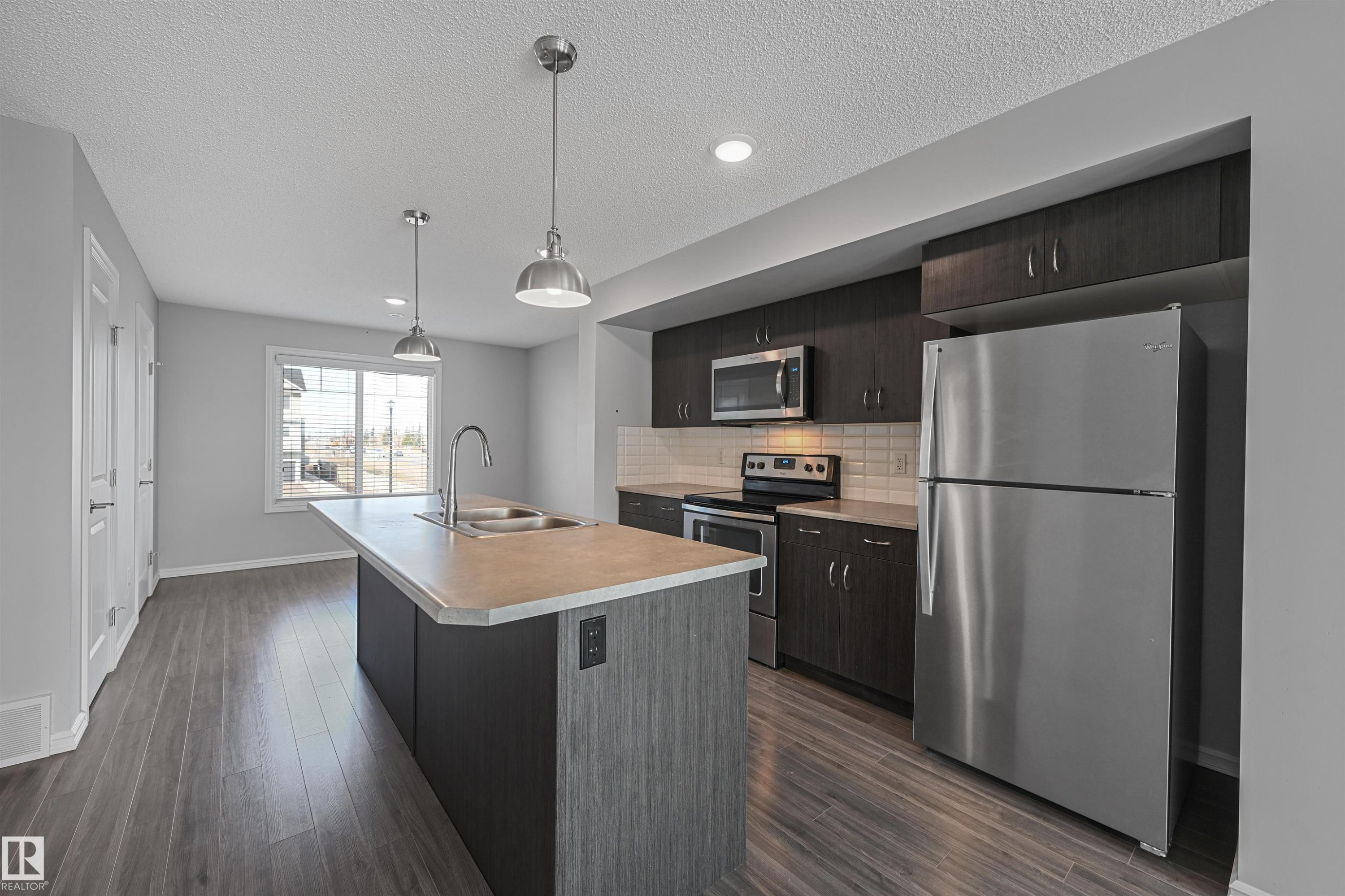 #34 2215 24 St Nw, Edmonton, AB - Indoor Photo Showing Kitchen With Stainless Steel Kitchen With Double Sink