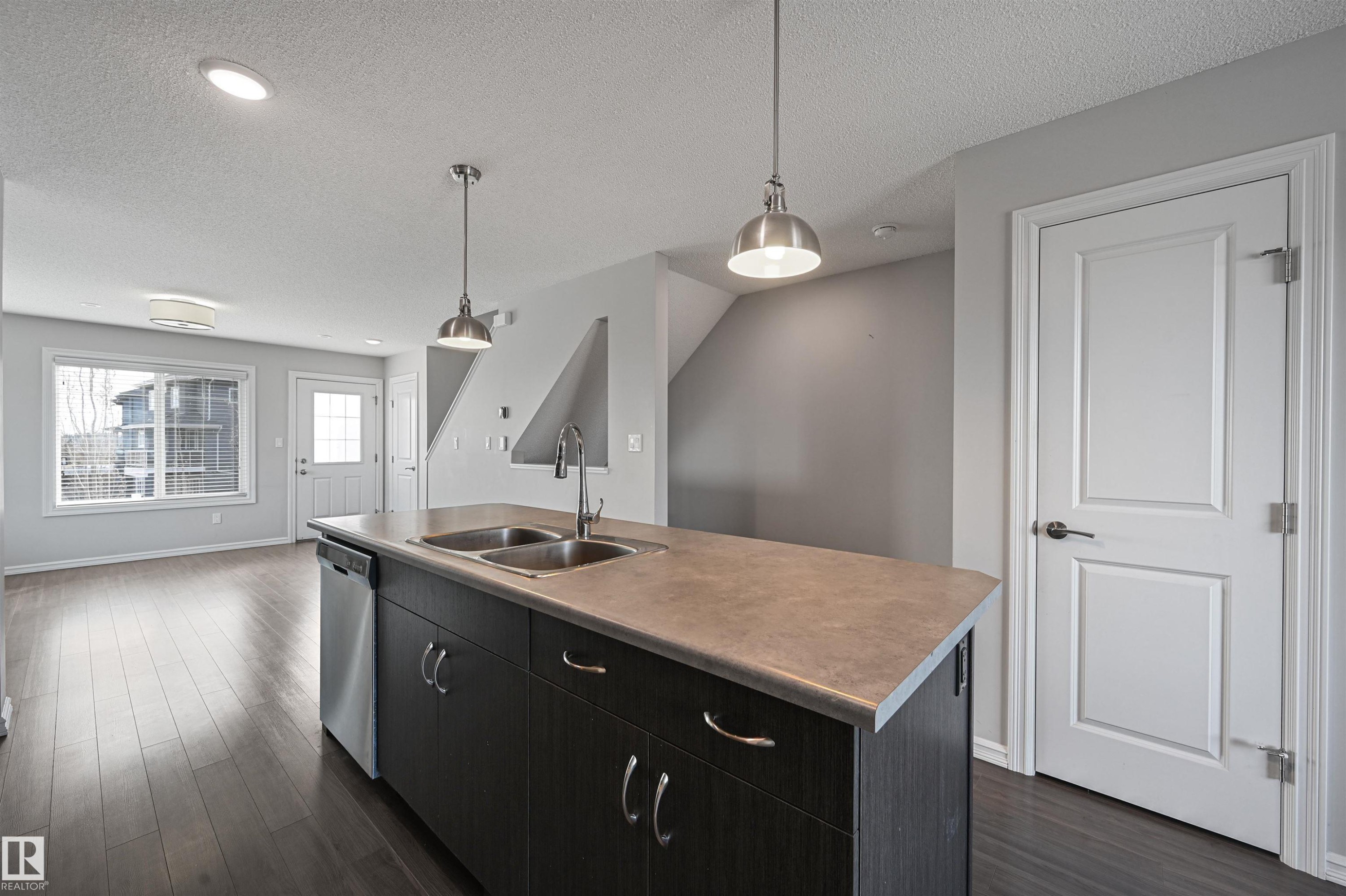 #34 2215 24 St Nw, Edmonton, AB - Indoor Photo Showing Kitchen With Double Sink