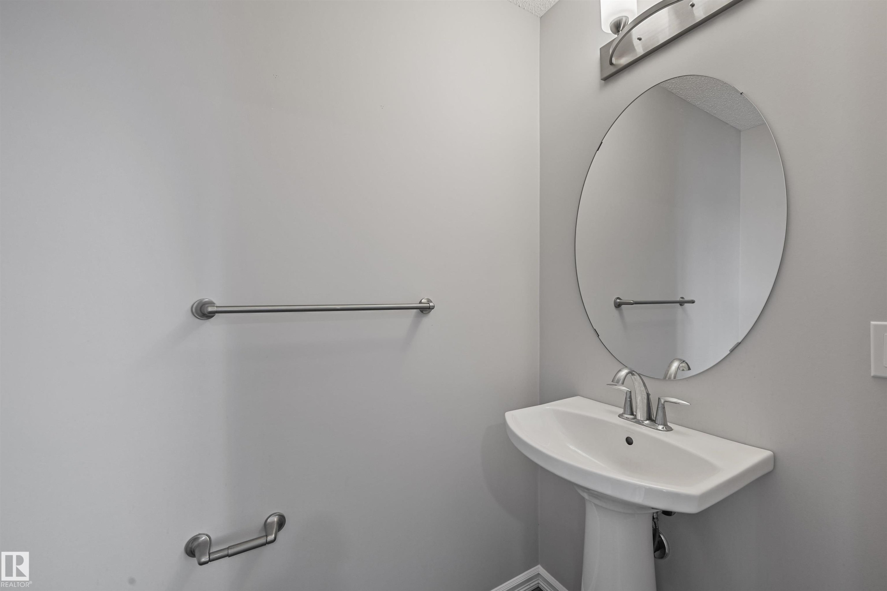 #34 2215 24 St Nw, Edmonton, AB - Indoor Photo Showing Bathroom