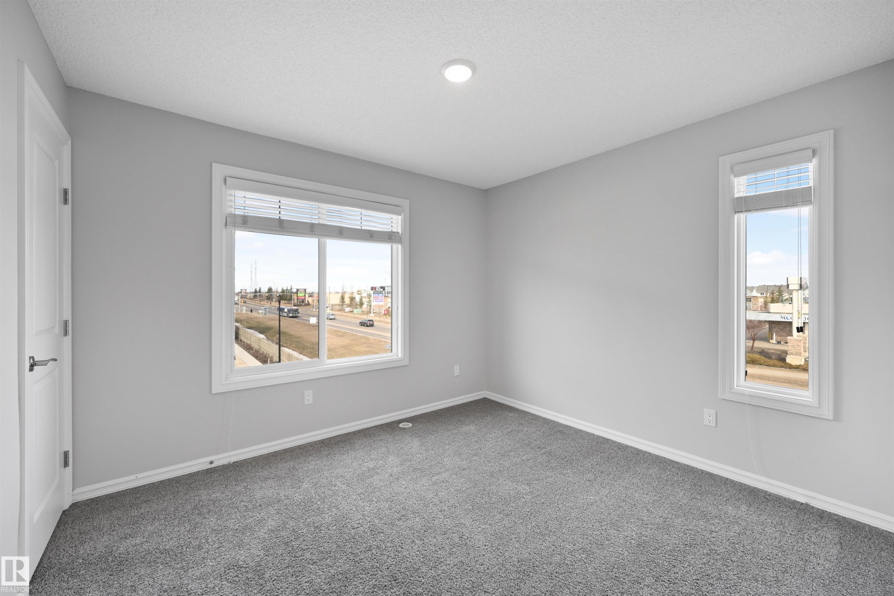 #34 2215 24 St Nw, Edmonton, AB - Indoor Photo Showing Other Room