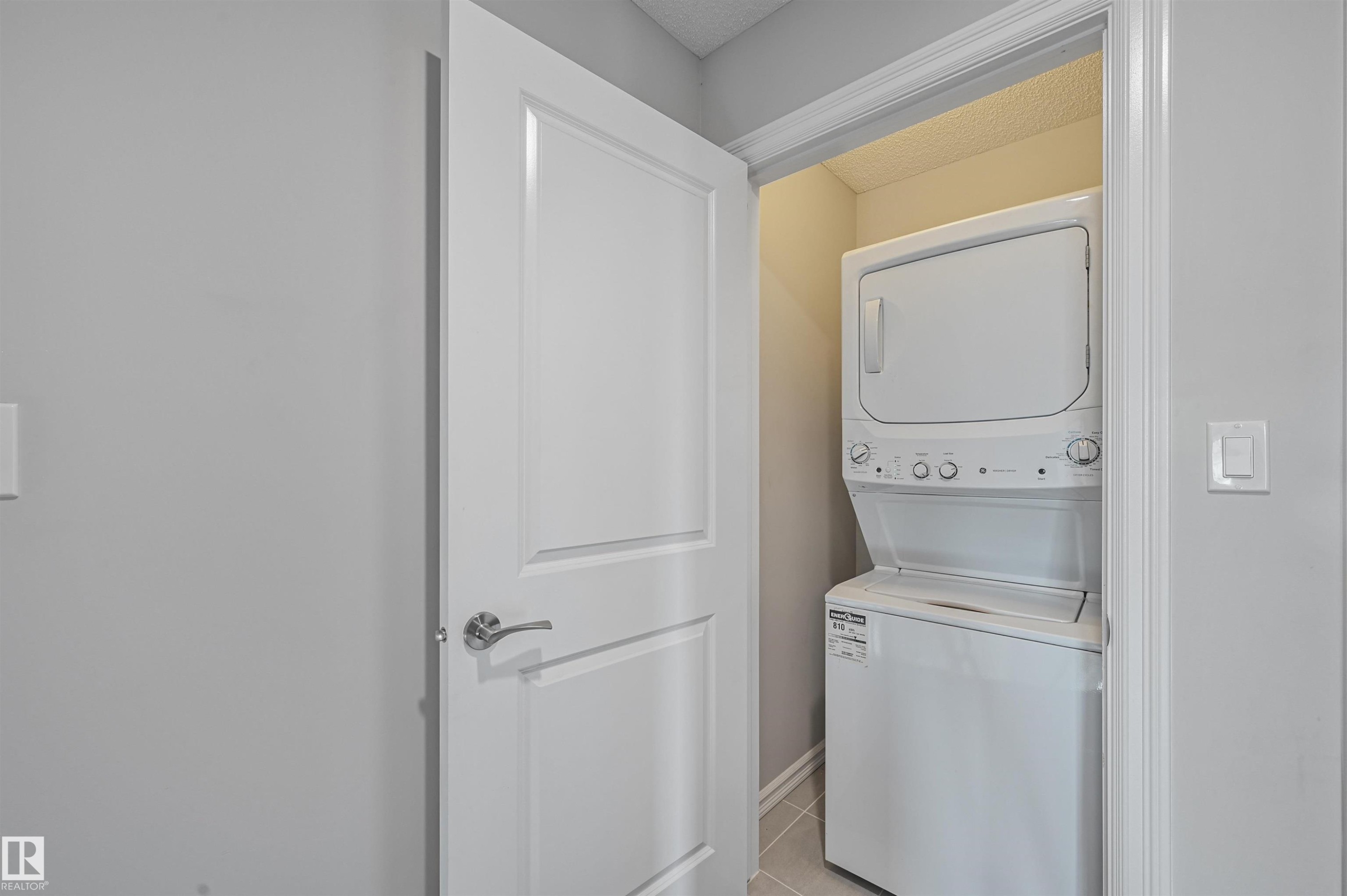 #34 2215 24 St Nw, Edmonton, AB - Indoor Photo Showing Laundry Room