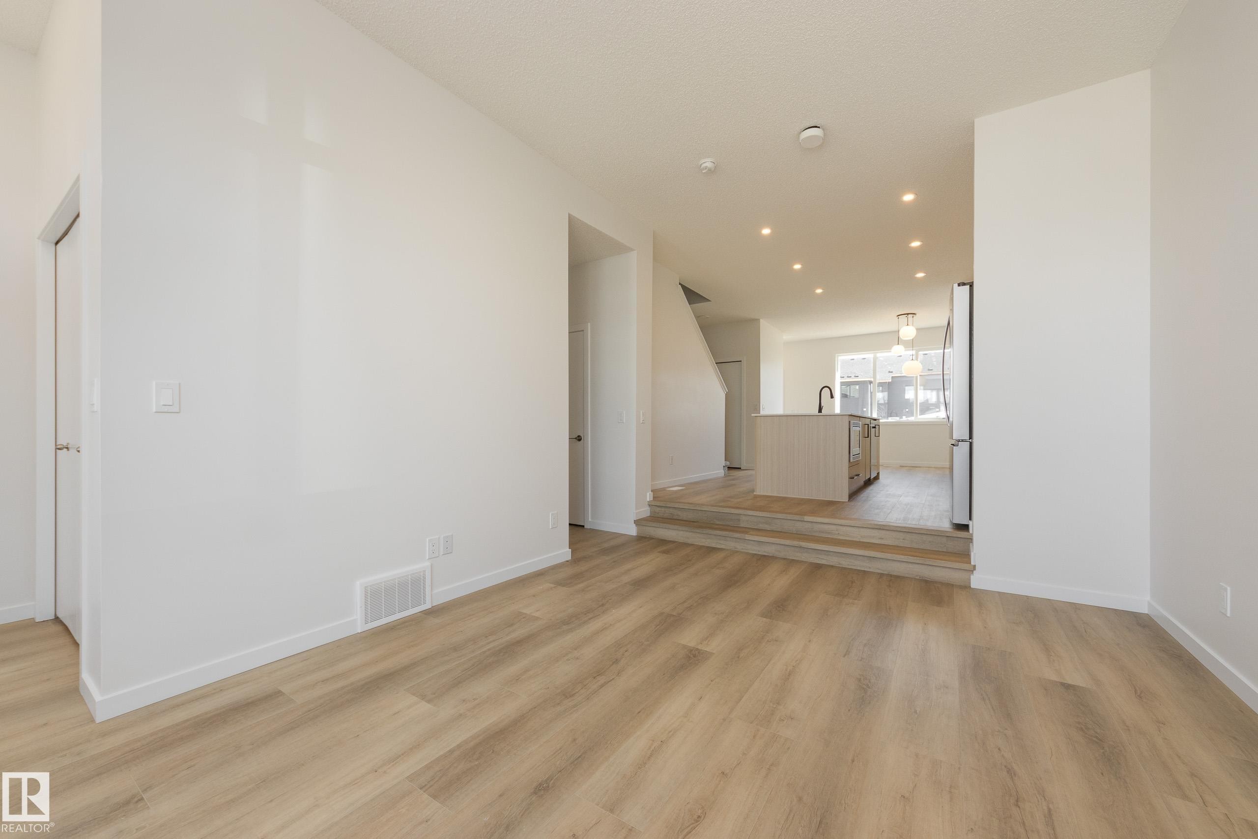 21007 25 Avenue Nw, Edmonton, AB