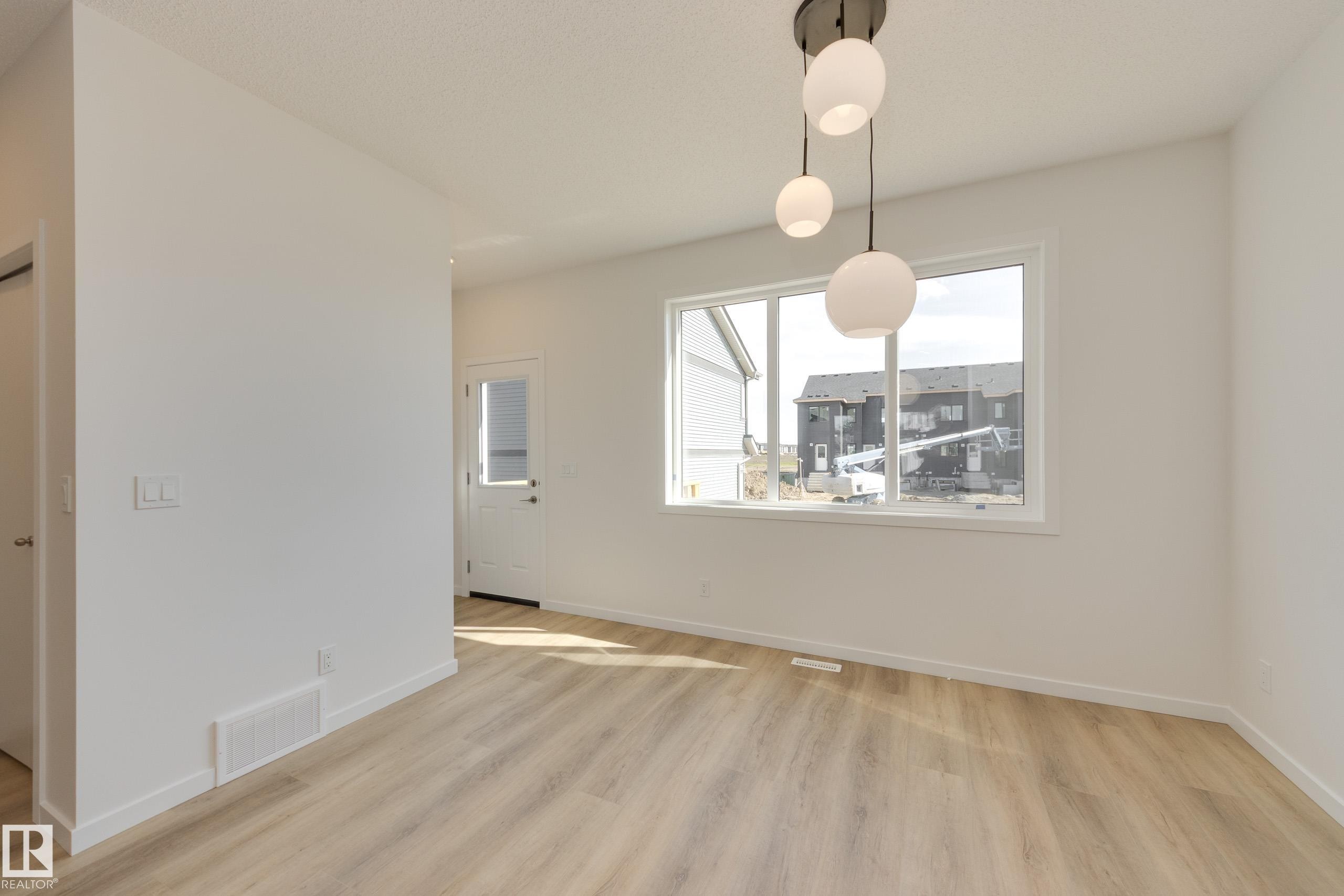 21007 25 Avenue Nw, Edmonton, AB