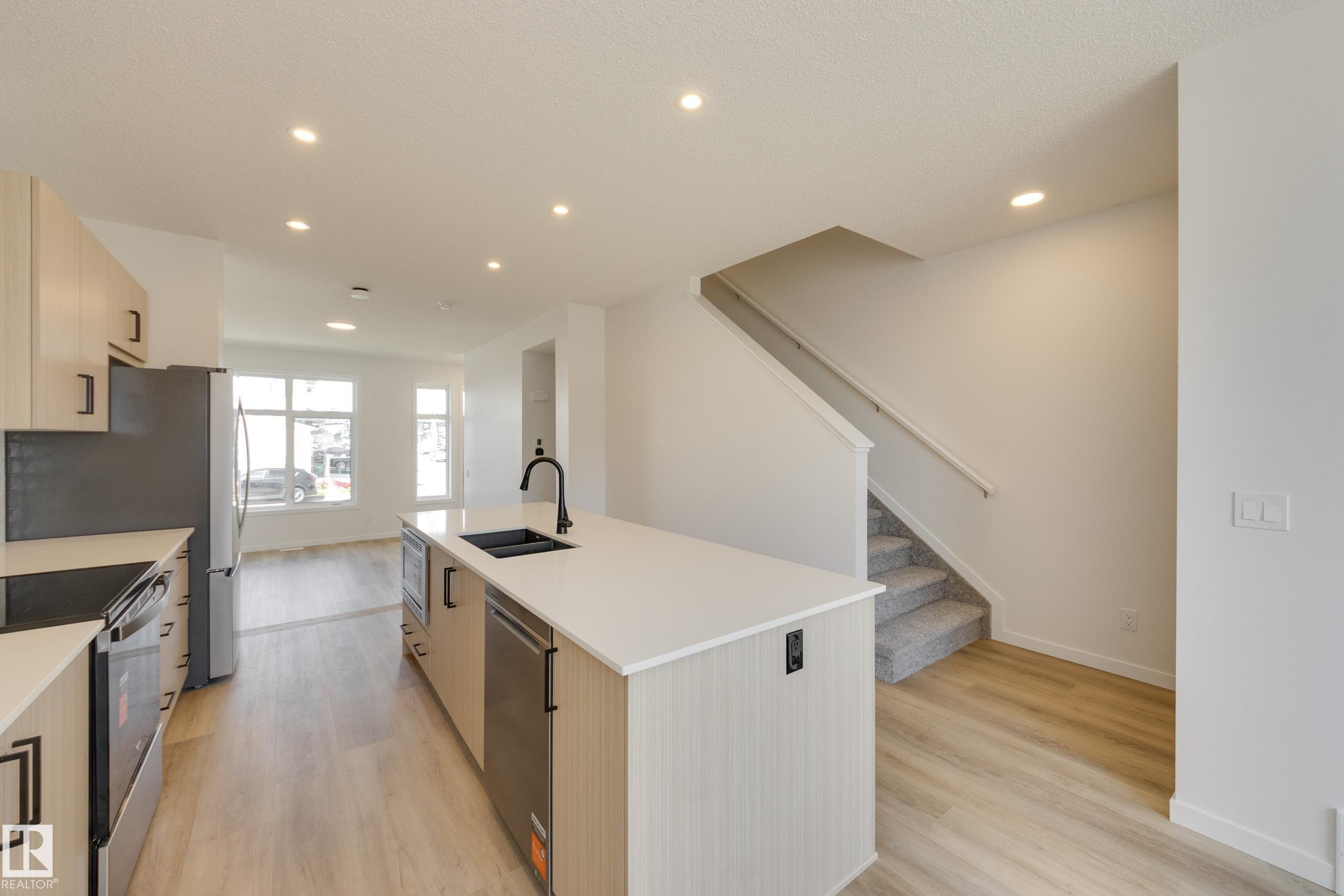 21007 25 Avenue Nw, Edmonton, AB