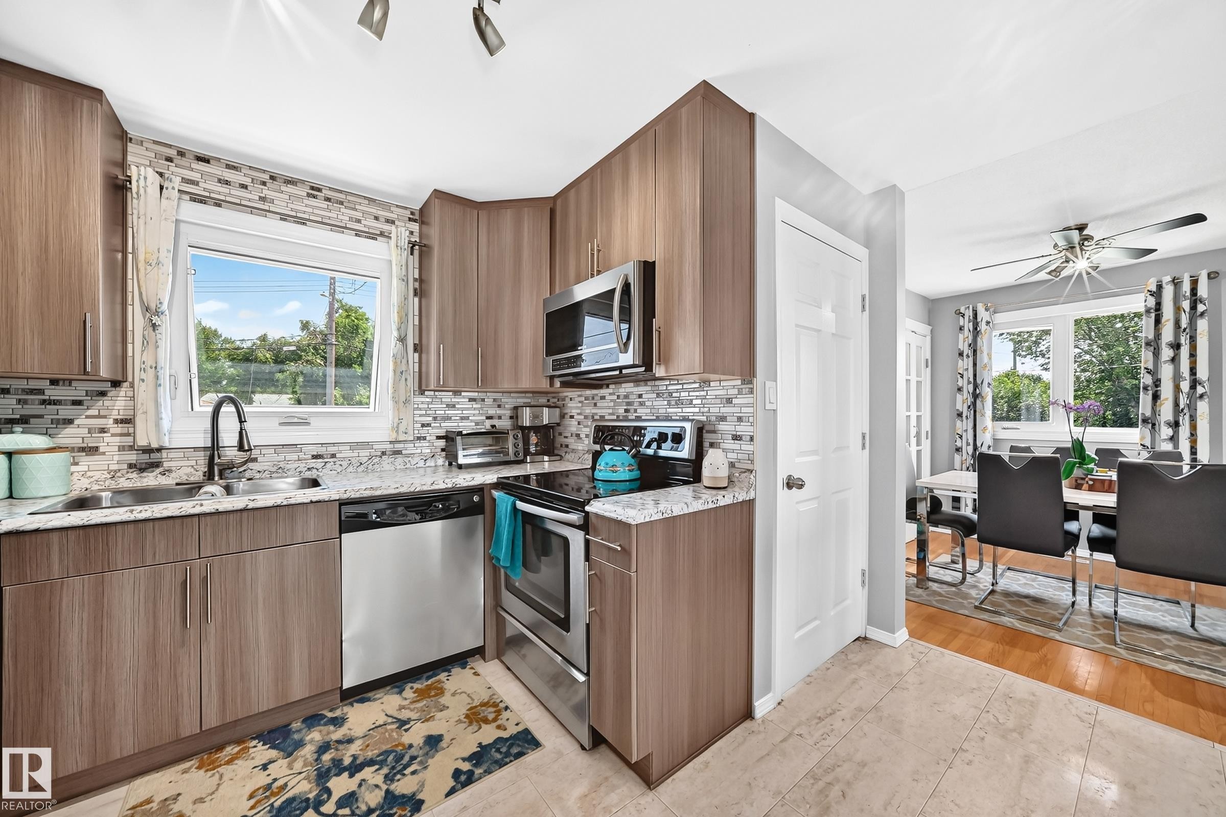 13815 62 Street Nw, Edmonton, AB - Indoor Photo Showing Kitchen With Double Sink