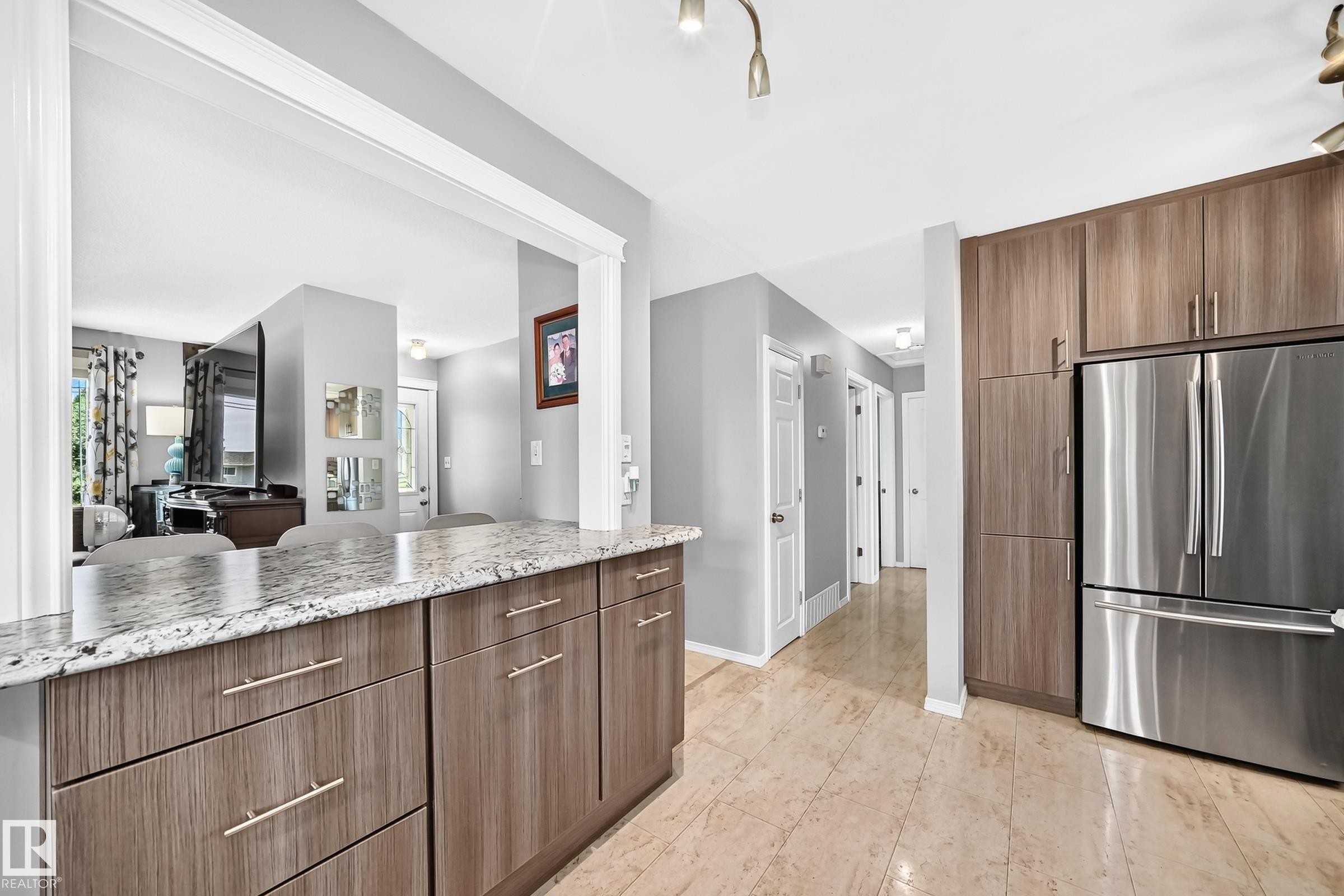 13815 62 Street Nw, Edmonton, AB - Indoor Photo Showing Kitchen