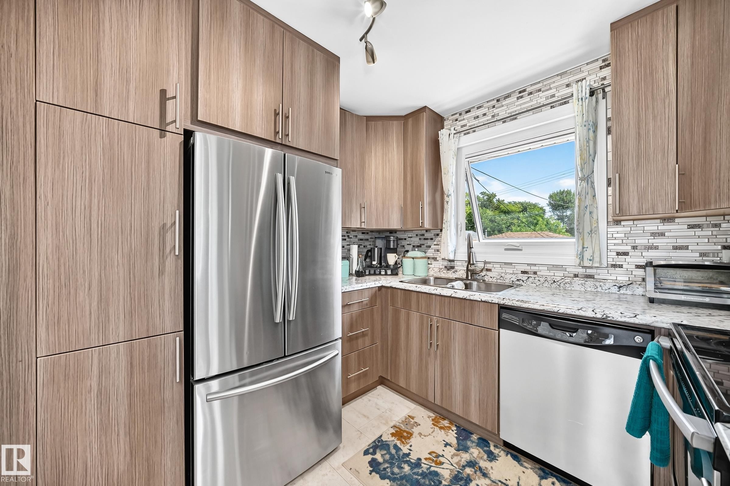 13815 62 Street Nw, Edmonton, AB - Indoor Photo Showing Kitchen With Double Sink