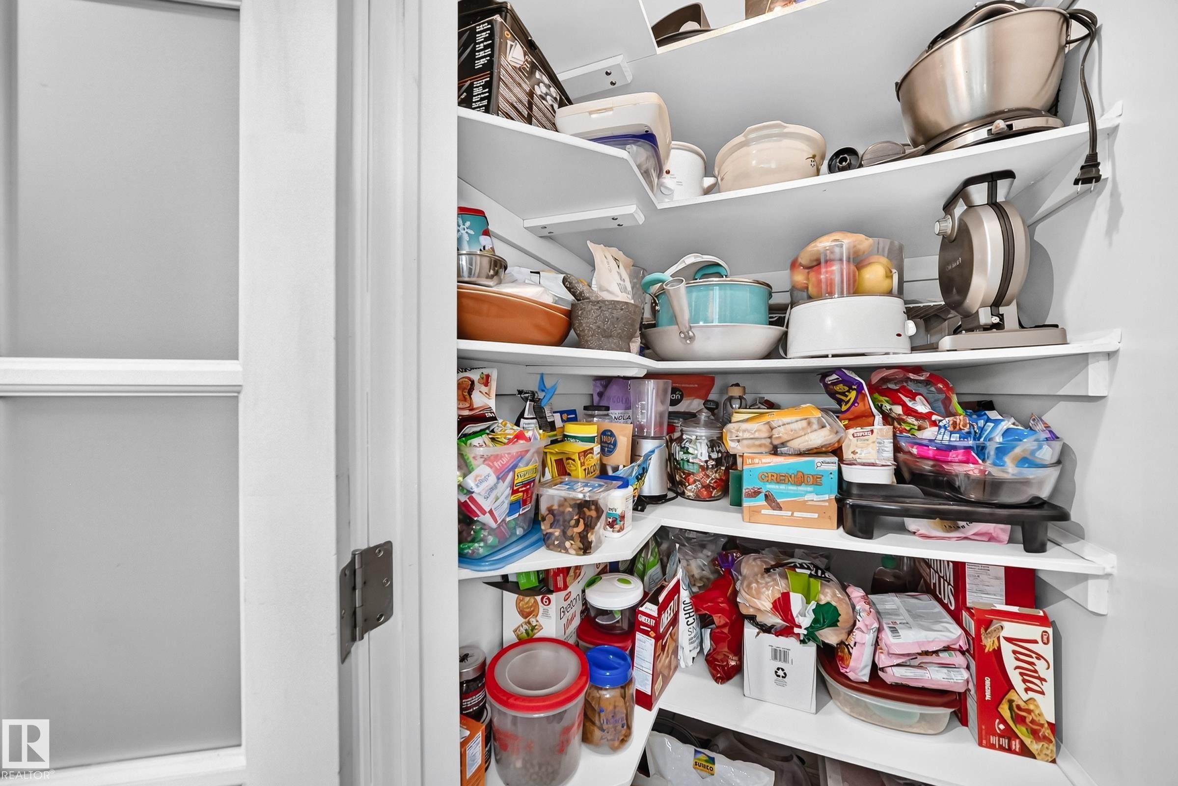 13815 62 Street Nw, Edmonton, AB - Indoor With Storage