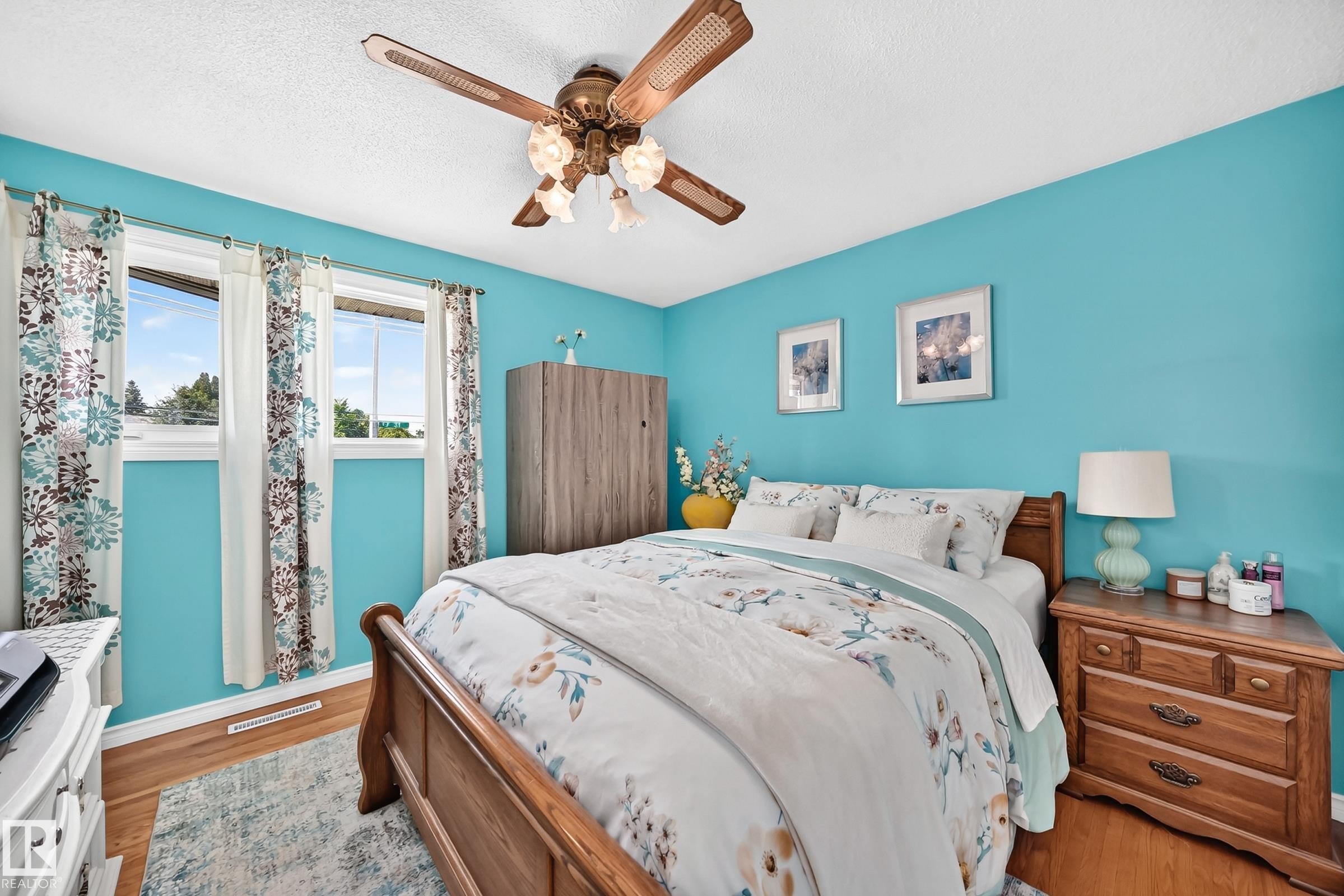 13815 62 Street Nw, Edmonton, AB - Indoor Photo Showing Bedroom