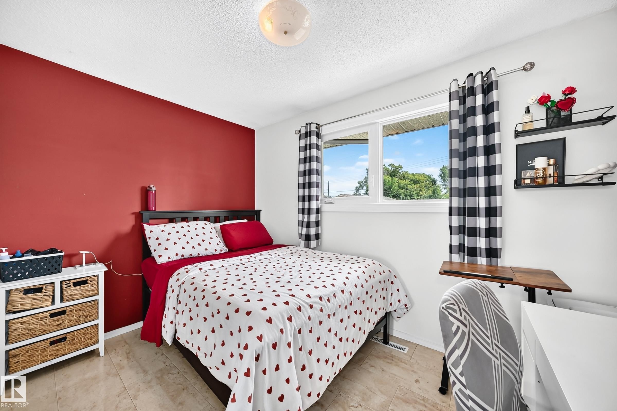 13815 62 Street Nw, Edmonton, AB - Indoor Photo Showing Bedroom