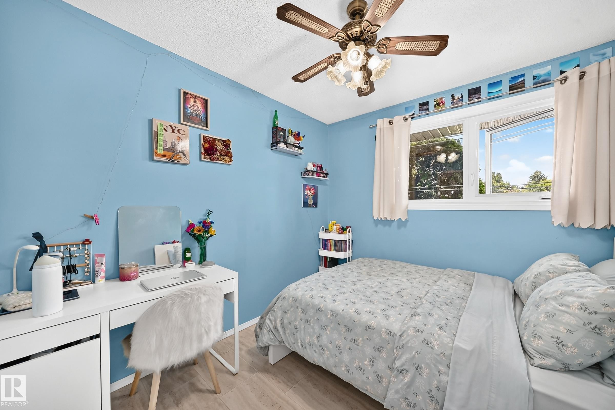 13815 62 Street Nw, Edmonton, AB - Indoor Photo Showing Bedroom