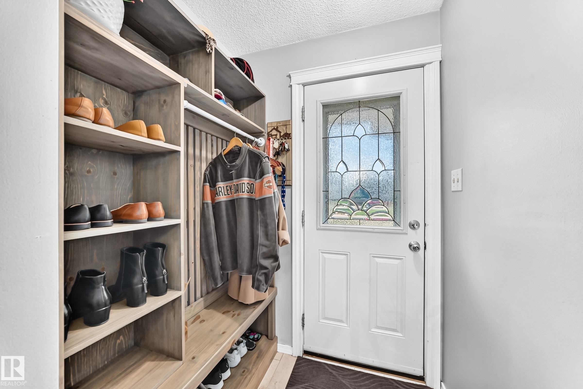 13815 62 Street Nw, Edmonton, AB - Indoor