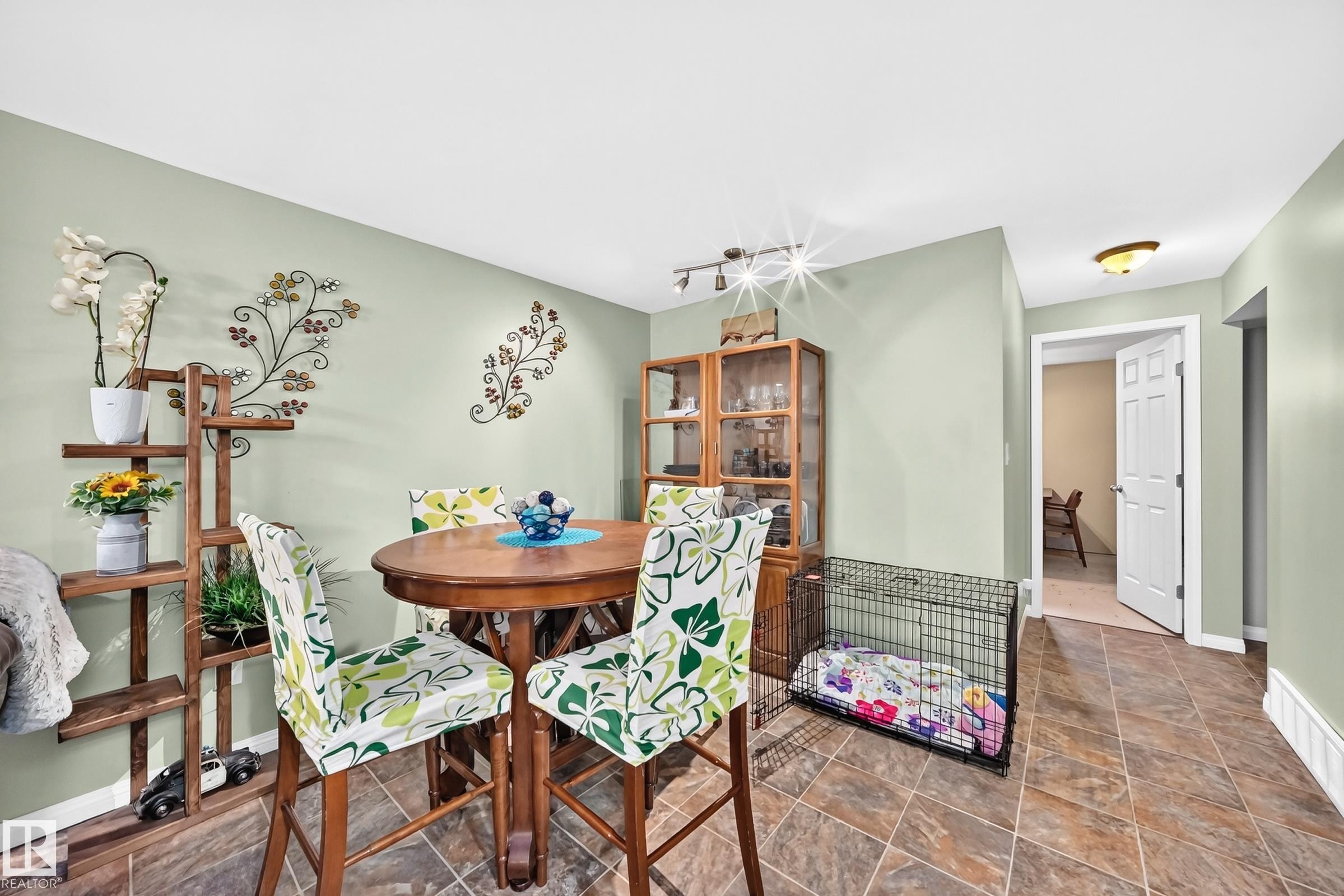 13815 62 Street Nw, Edmonton, AB - Indoor Photo Showing Dining Room