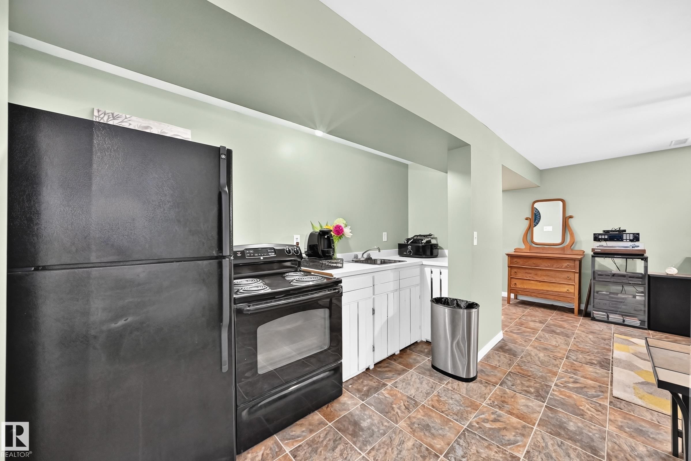 13815 62 Street Nw, Edmonton, AB - Indoor