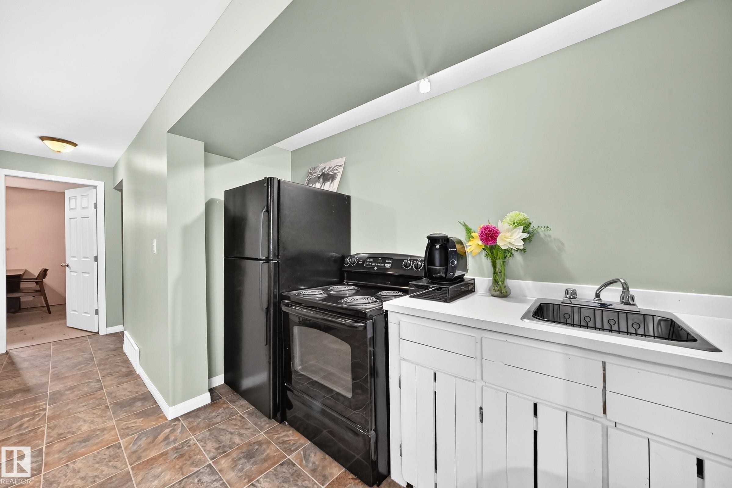 13815 62 Street Nw, Edmonton, AB - Indoor