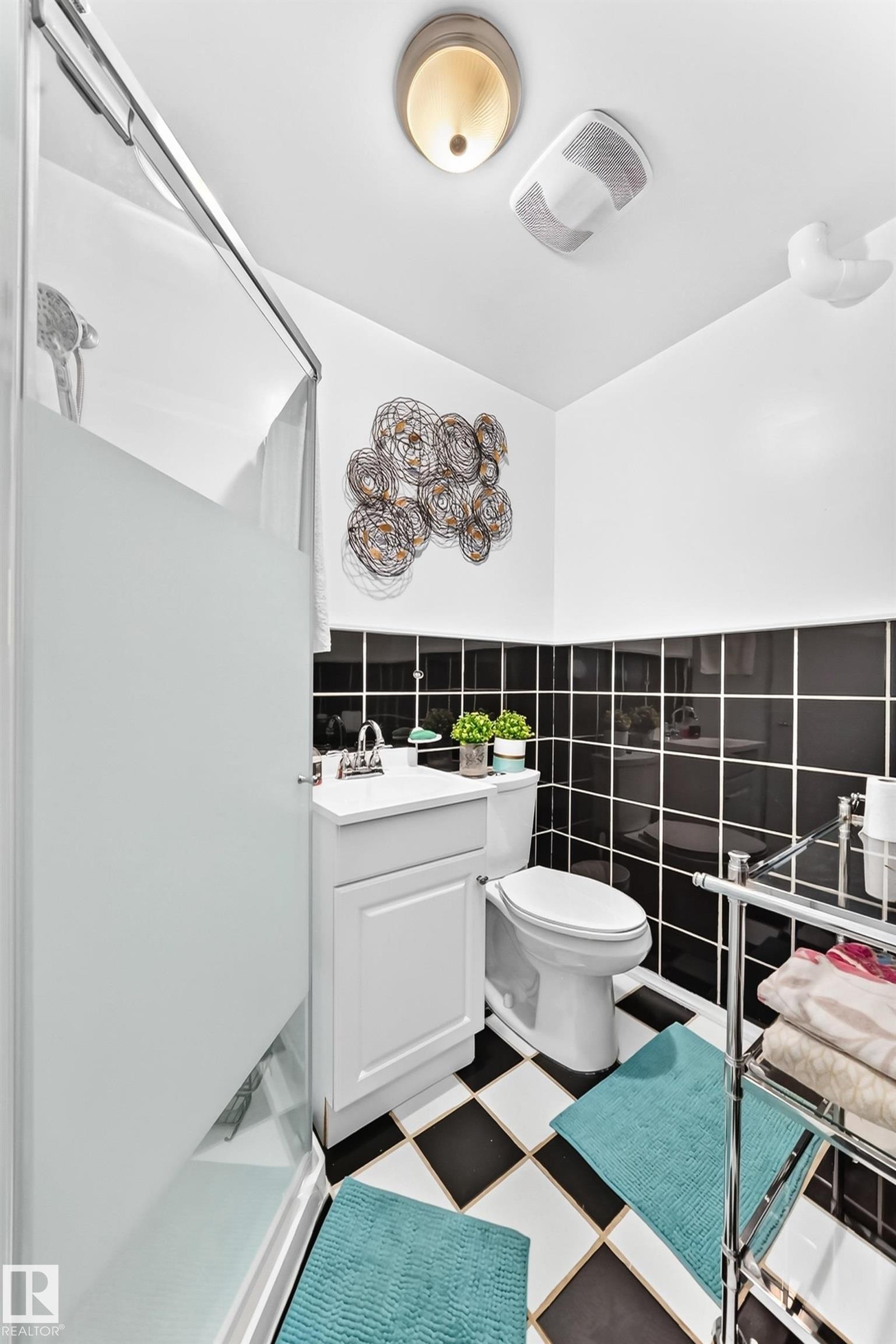 13815 62 Street Nw, Edmonton, AB - Indoor Photo Showing Bathroom