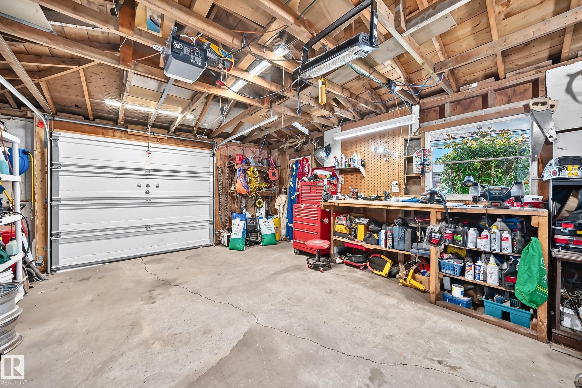 13815 62 Street Nw, Edmonton, AB - Indoor Photo Showing Garage