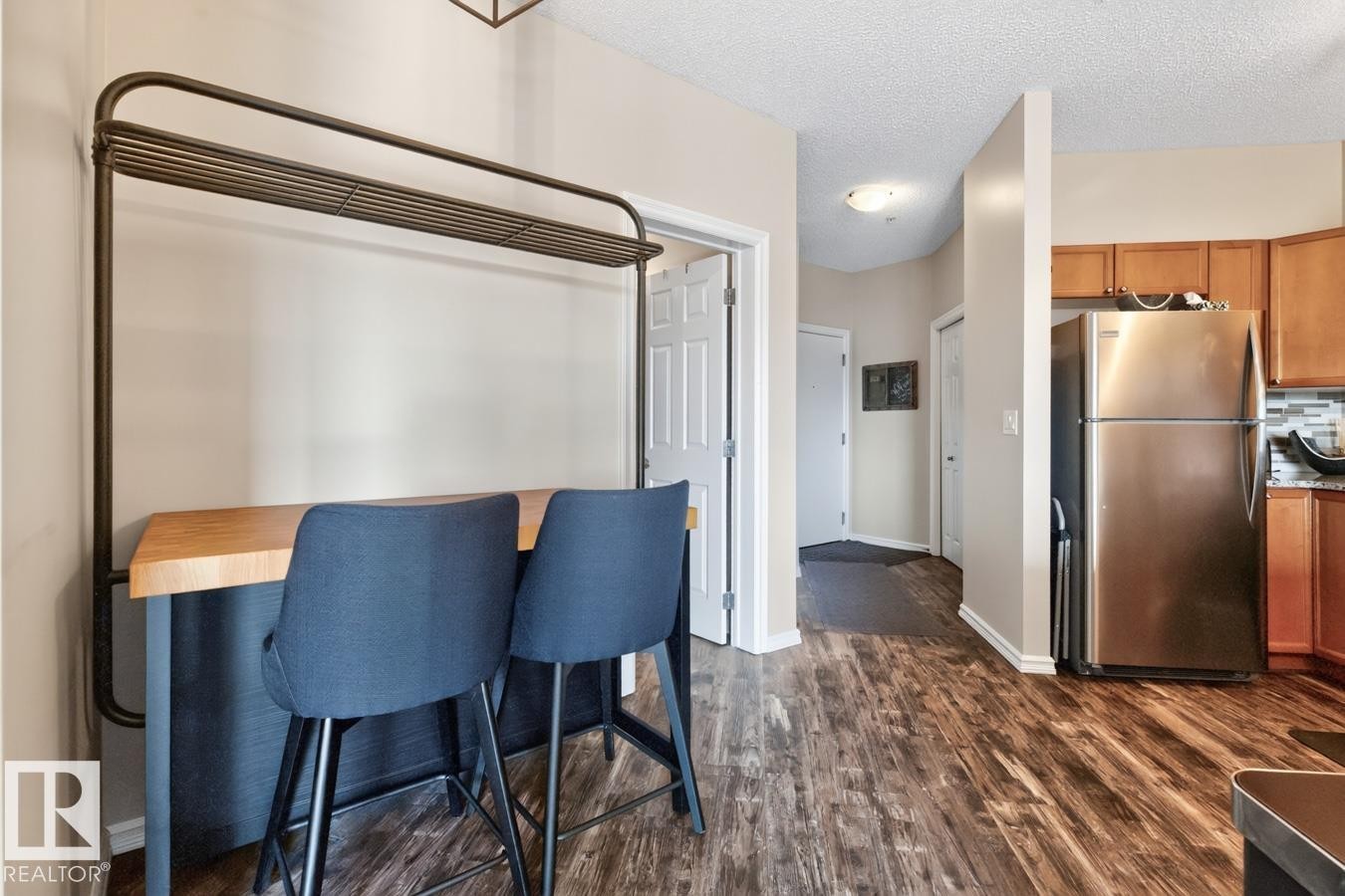 #313 226 Macewan Rd Sw, Edmonton, AB - Indoor Photo Showing Kitchen