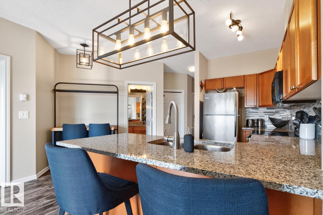 #313 226 Macewan Rd Sw, Edmonton, AB - Indoor Photo Showing Kitchen With Double Sink