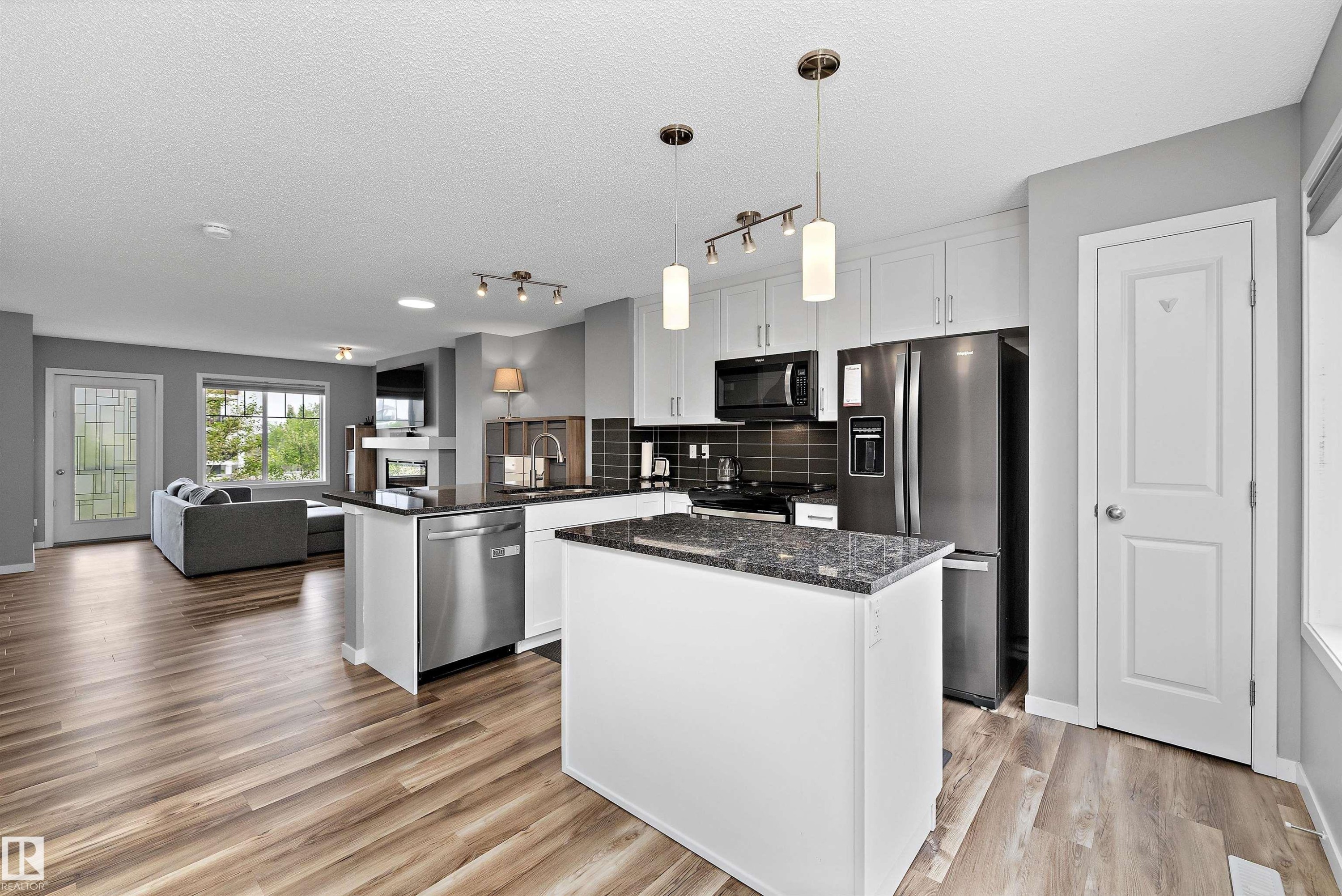 128 3305 Orchards Link, Edmonton, AB - Indoor Photo Showing Kitchen With Stainless Steel Kitchen With Upgraded Kitchen